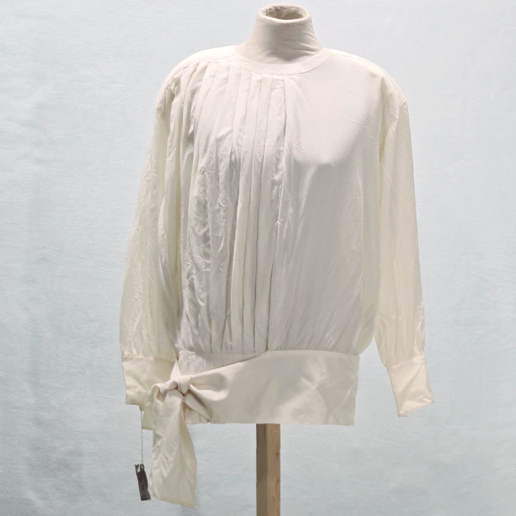 Escada VINTAGE Escada Silk Blouse Long Sleeve Ivory Pleated NWT Shoulder Pad Size 38 Women's Blouse Size XS / US 0-2 / IT 36-38 - 3 Thumbnail