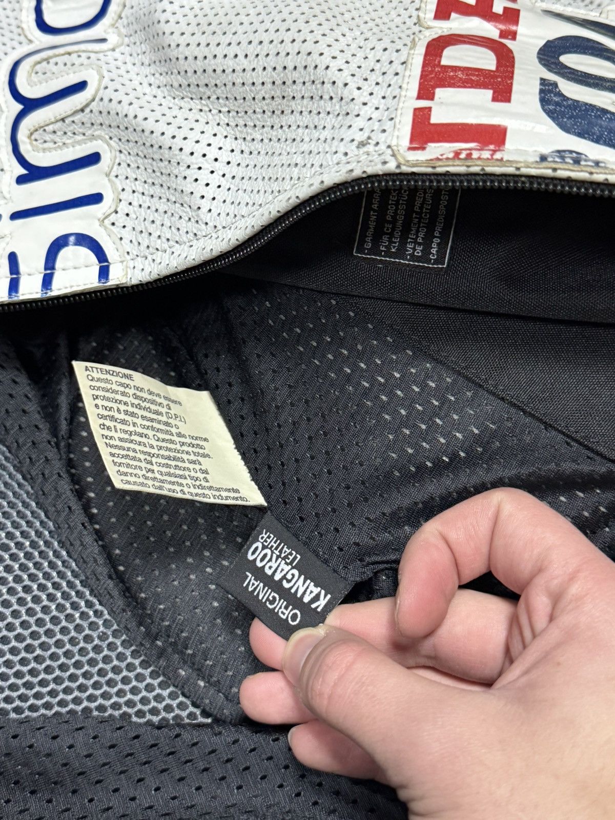 Honda IXS Custom racing leather suit – Honda Repsol livery Size US M / EU 48-50 / 2 - 5 Thumbnail