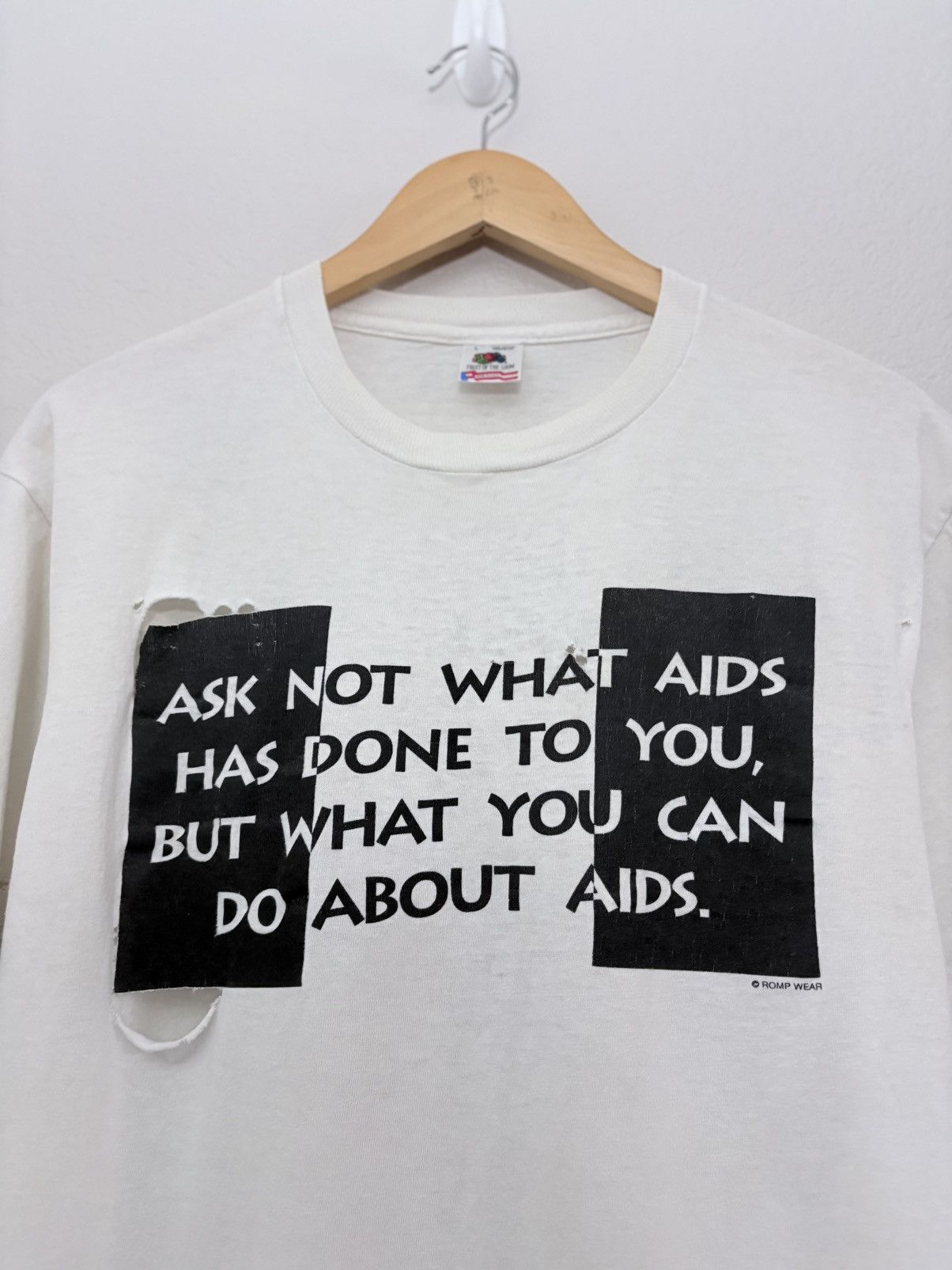 Vintage 90s Distressed Aids Ask Not What Aids Done To You Vtg Tee Size US L / EU 52-54 / 3 - 2 Thumbnail