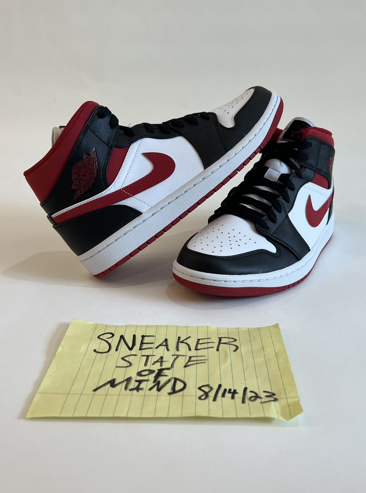 Jordan Brand × Nike BRAND NEW AIR JORDAN 1 MID “GYM RED” SIZE: 9 FAST SHIPPING Size US 9 / EU 42 - 1 Thumbnail