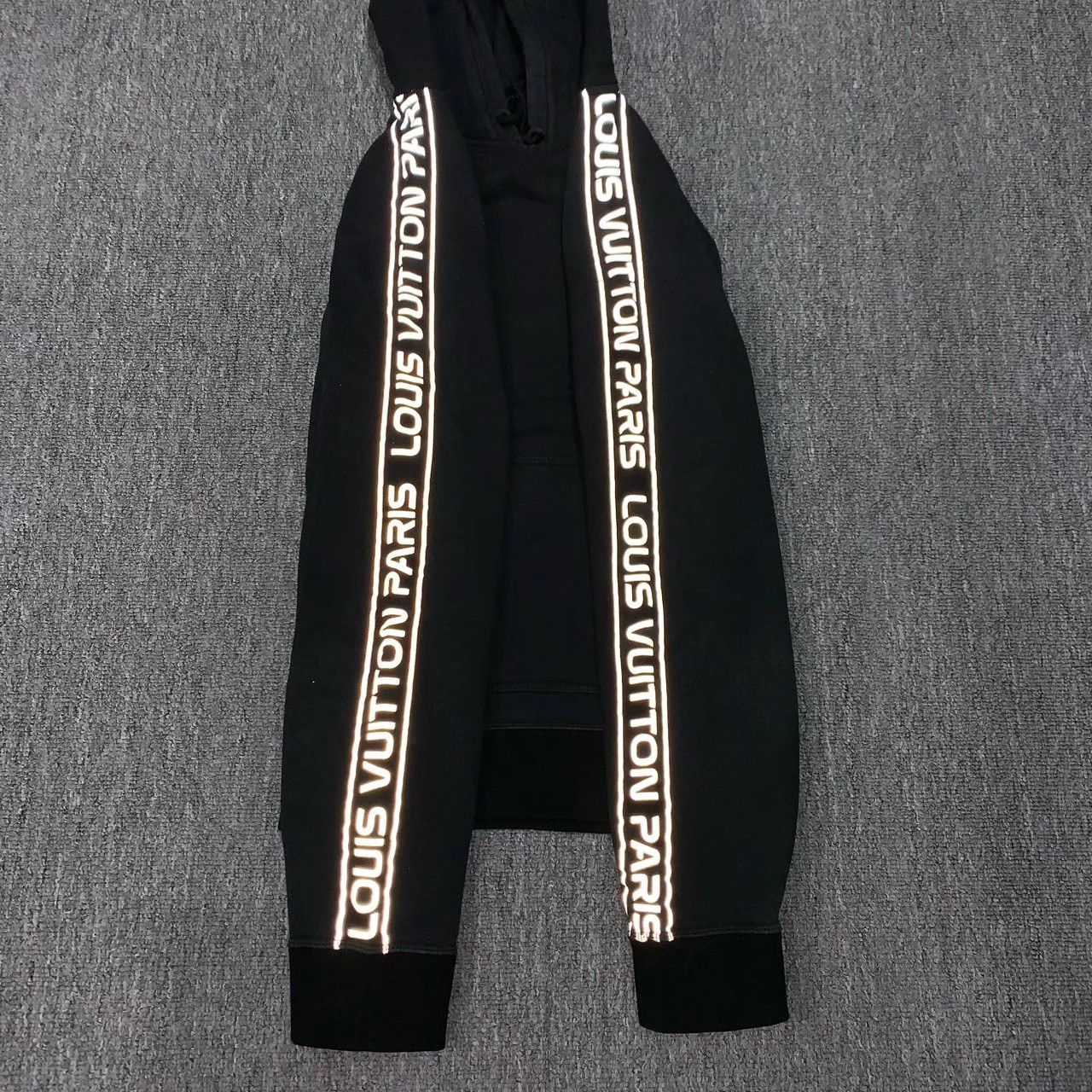Louis Vuitton Lv Black Side Logo Reflective Hoodie M 95 New Size US M / EU 48-50 / 2 - 7 Thumbnail