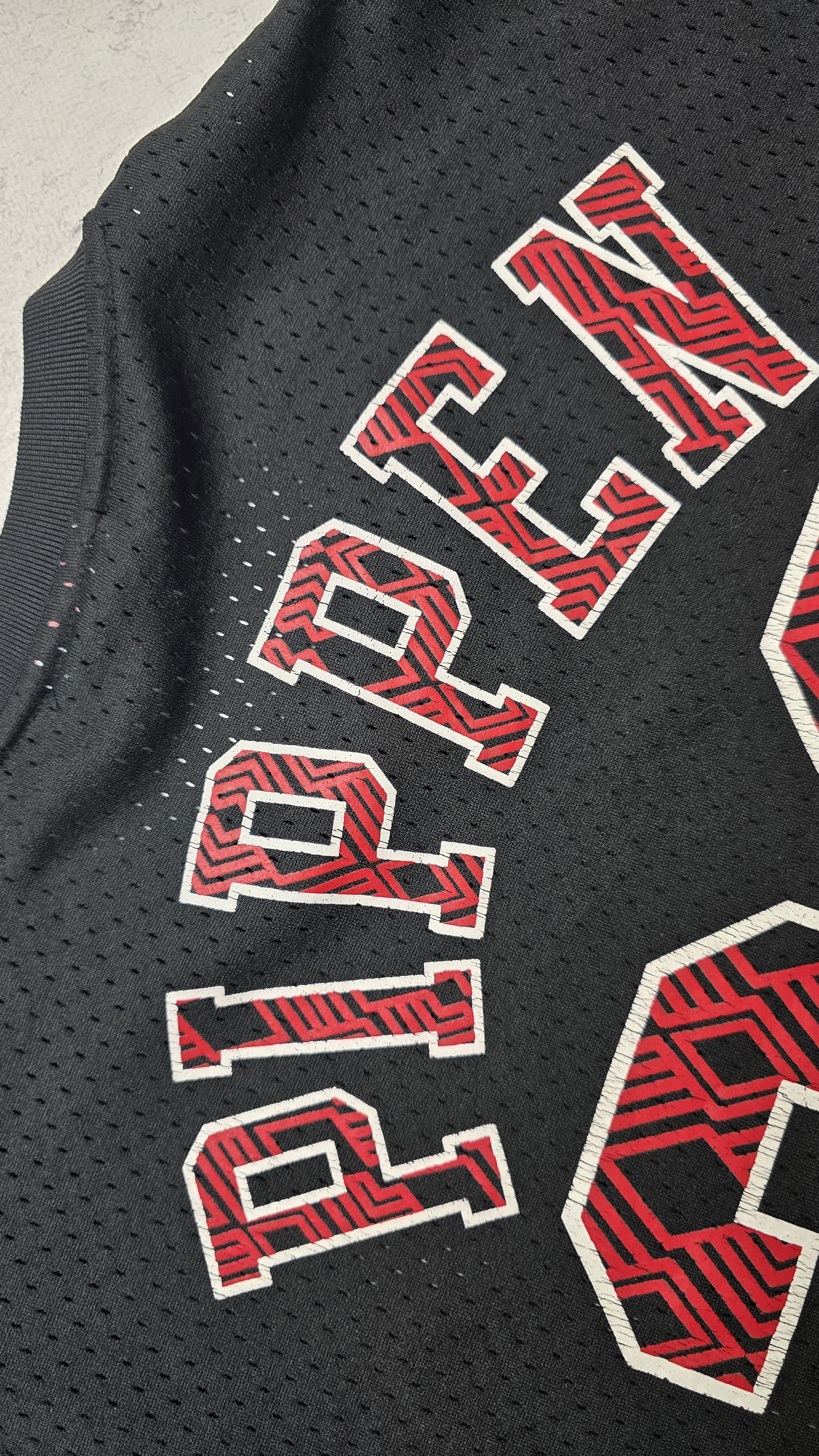 Mitchell & Ness Chicago Bulls Scottie Pippen #33 Name & Number Crewneck HWC Size US M / EU 48-50 / 2 - 7 Thumbnail
