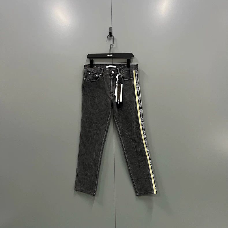 Givenchy Givenchy Jeans with Embroidered Logo on the Side Size US 30 / EU 46 - 1 Thumbnail
