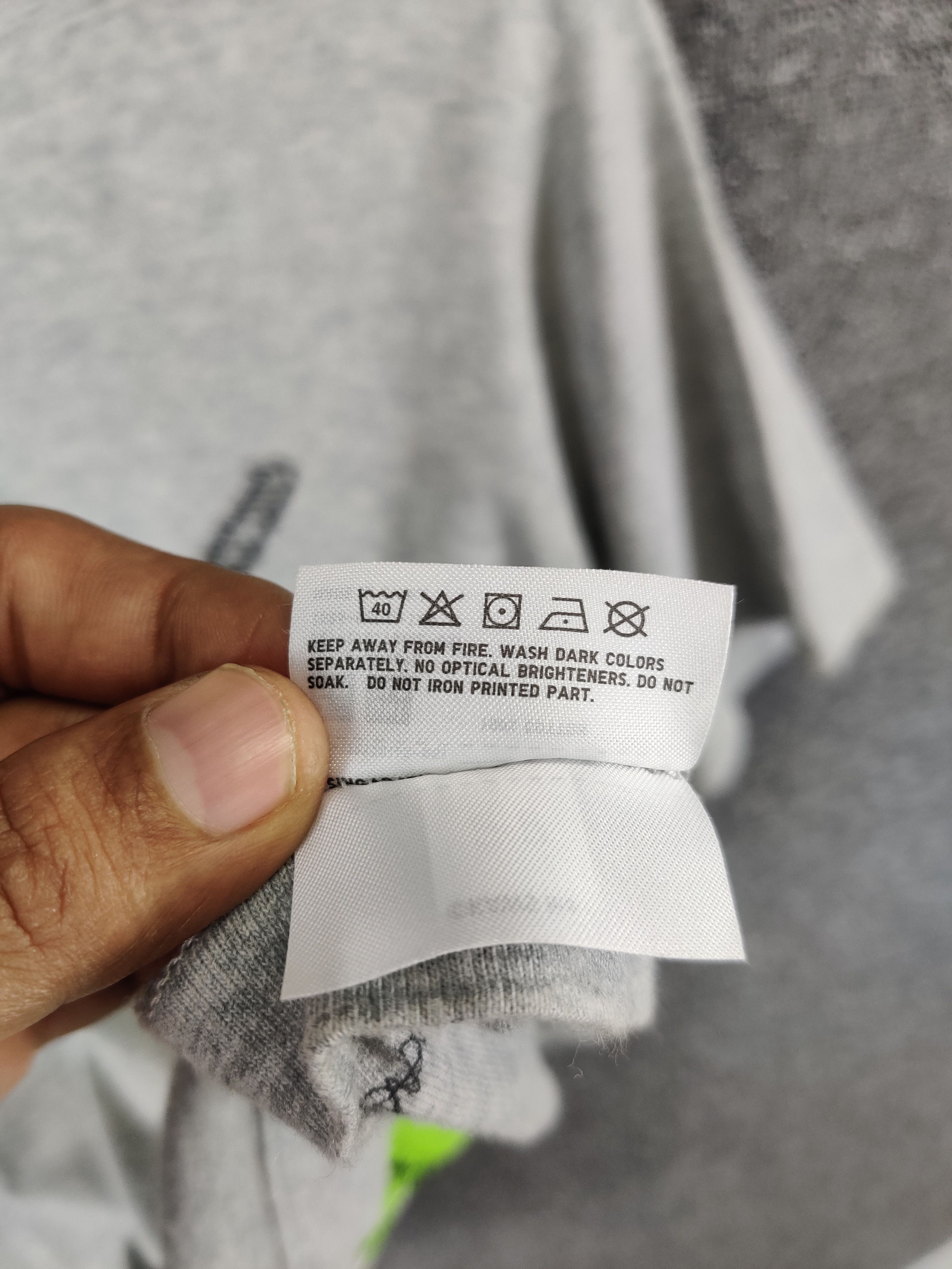 Kaws × Uniqlo Vintage Uniqlo x Kaws Tee Tshirt Size US M / EU 48-50 / 2 - 11 Thumbnail