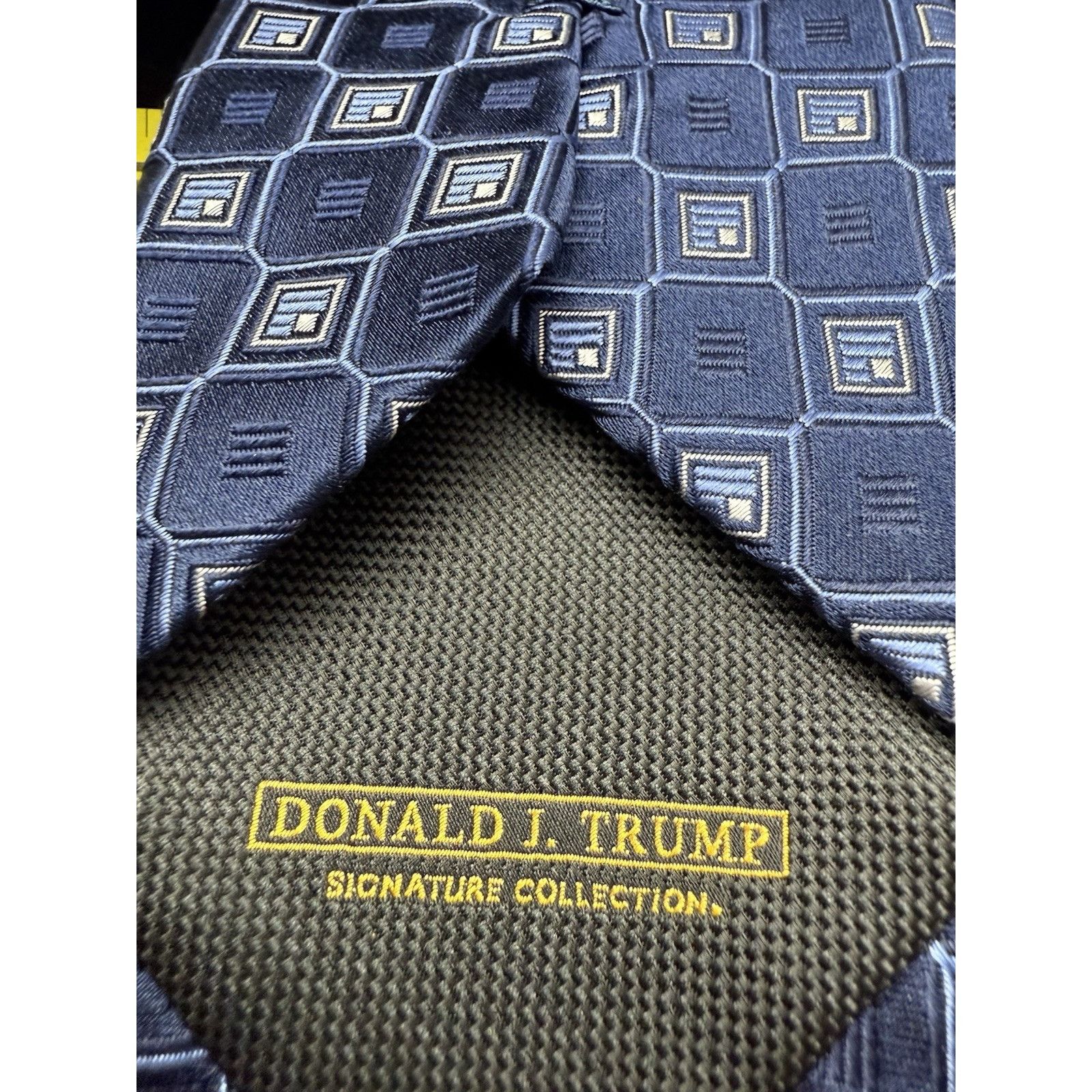 Donald Trump Donald Trump Signature Necktie Blue Geometric Pattern Silk Size ONE SIZE - 6 Thumbnail