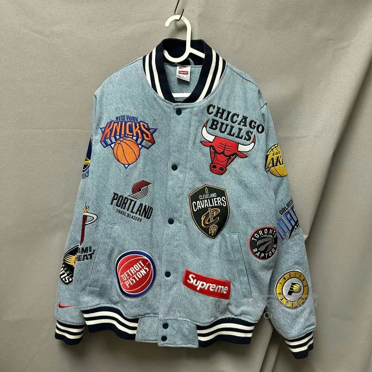 Nike supreme nike nba embroidered denim baseball jacket. Size US M / EU 48-50 / 2 - 1 Thumbnail