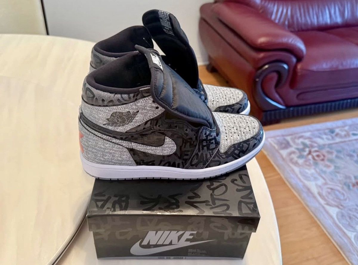 Jordan Brand Nike Air Jordan 1 Retro Hi OG Rebellionaire Size 9 M/10.5W Size US 9 / EU 42 - 4 Thumbnail