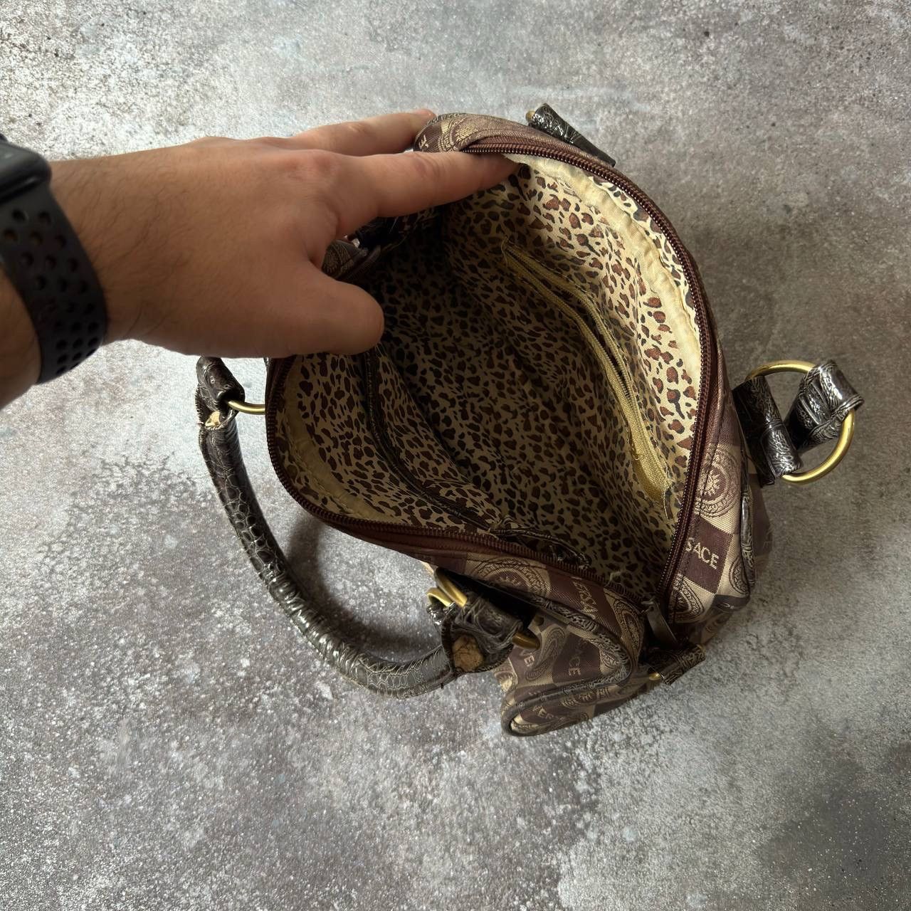 20471120 Amazing Vintage Monogram Y2K Handle Bag (like Versace) Size ONE SIZE - 10 Thumbnail