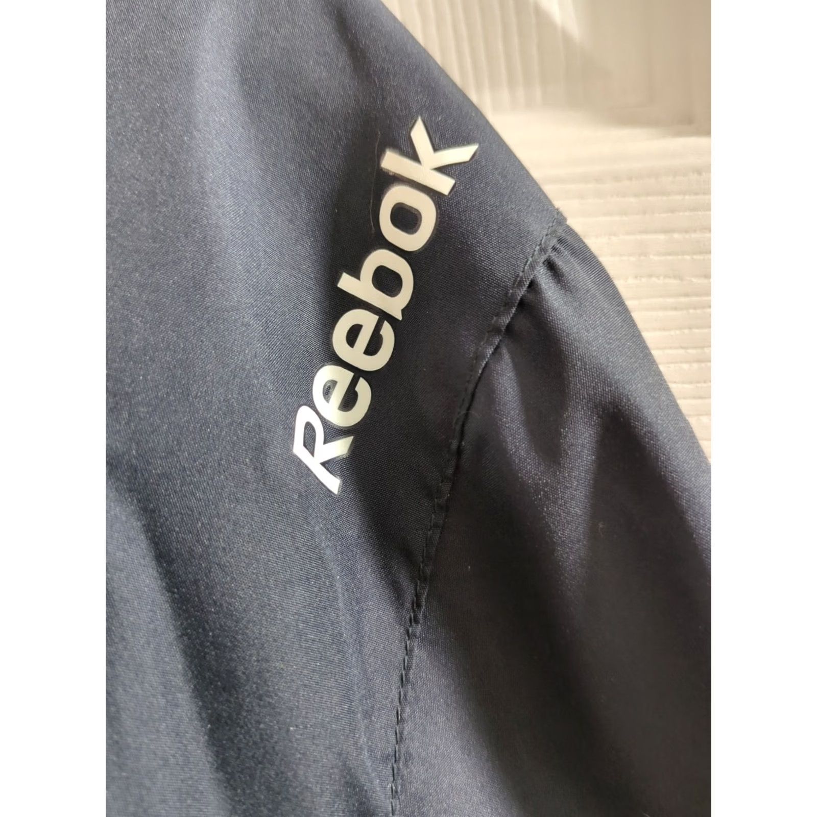 Reebok VINTAGE Reebok Dark Navy Hooded Mens LG Full Zip Windbreaker w/ Pockets 100% Polyester Size US L / EU 52-54 / 3 - 4 Thumbnail