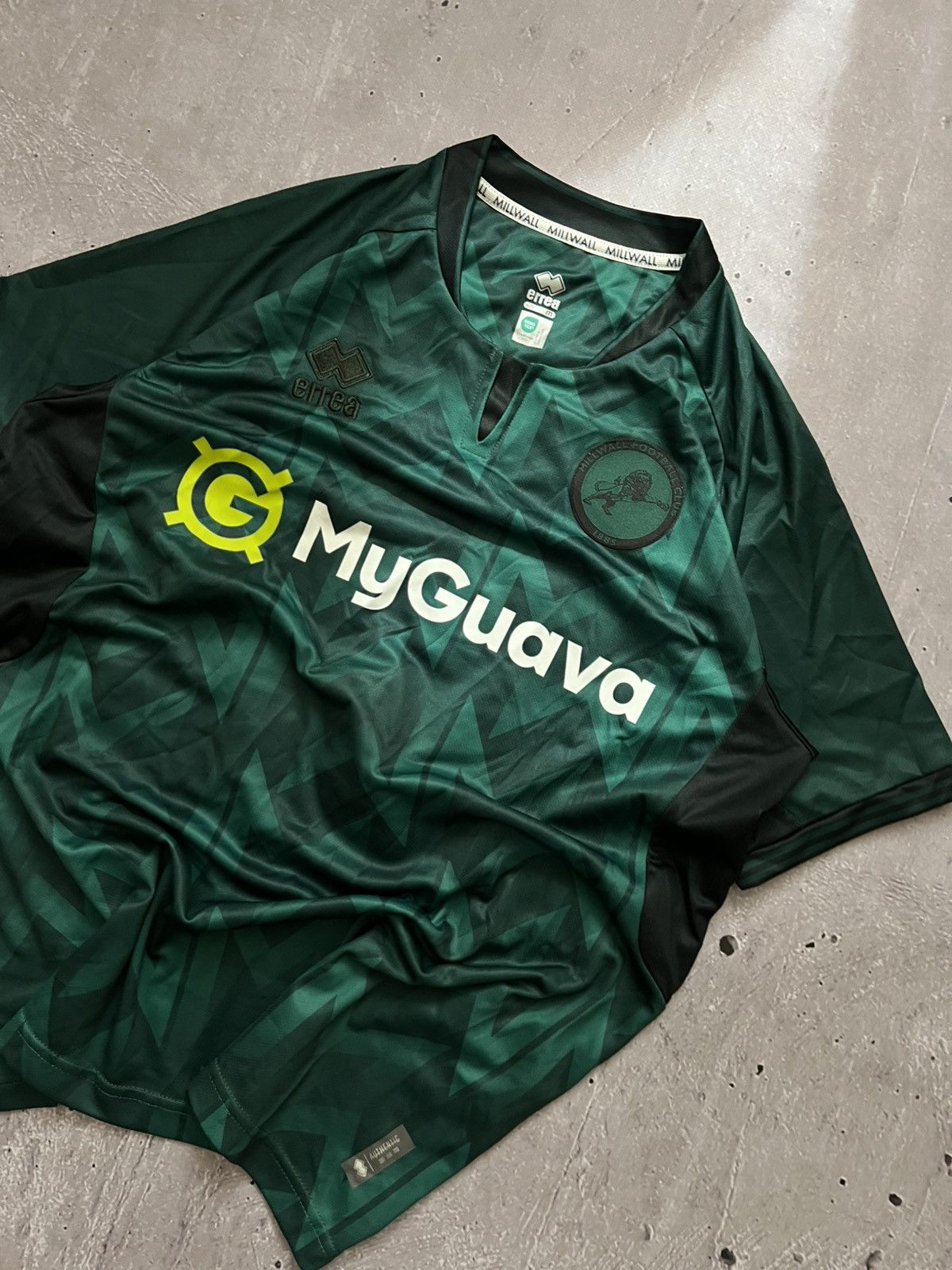 Errea Very Rare T-Shirt Errea Millwall Away MyGuava Size M Y2K Size US M / EU 48-50 / 2 - 2 Thumbnail
