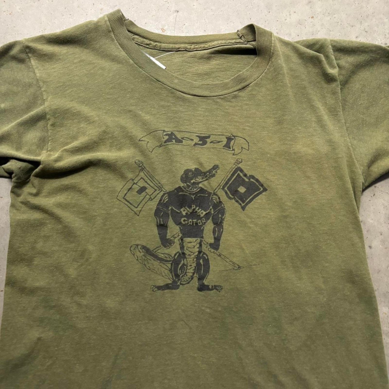 Vintage Crazy Vintage 70s Alpha Gator Military Graphic T Shirt Size US M / EU 48-50 / 2 - 3 Thumbnail