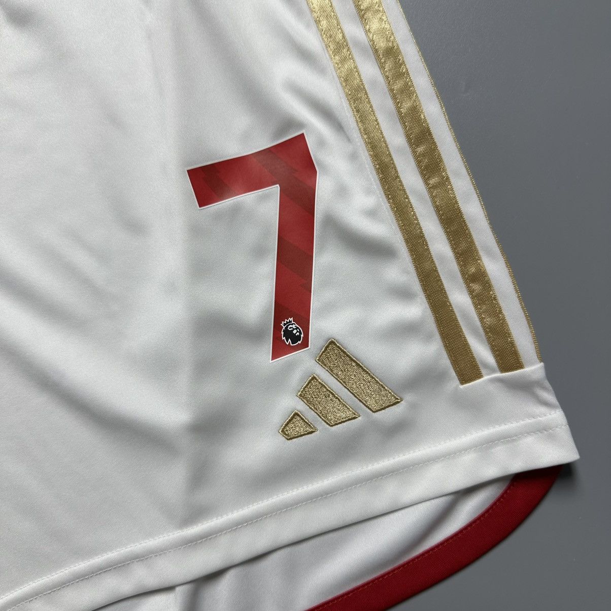 Vintage ARSENAL ADIDAS 2023/2024 FOOTBALL HOME SHORTS #7 SAKA Size US 34 / EU 50 - 3 Thumbnail