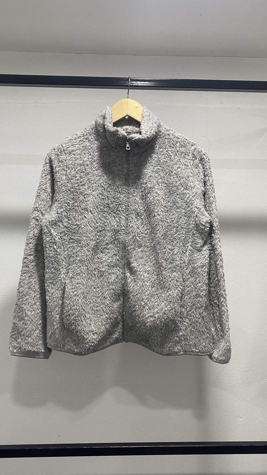 image of Vintage Uniqlo Fleece Fluffy Sweater in Grey, Women's (Size Large)