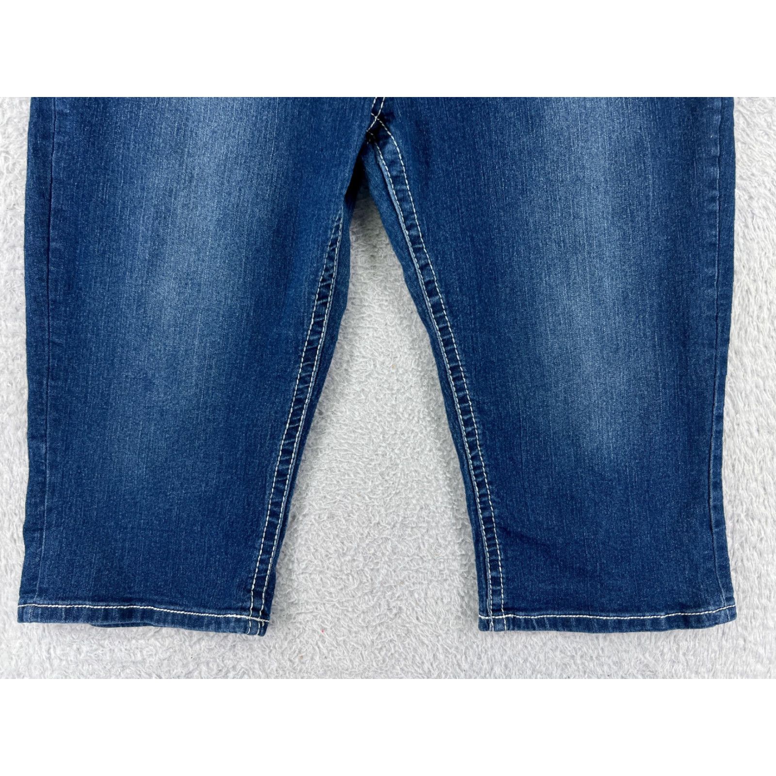 Vintage VIGOSS Jeans Women 10 Blue Denim Capri Embroidered Bling Cotton Stretch Capri Jeans Women 10 Blue Denim Capri Embroidered Bling Cotton Stretch Mens? Size 32" / US 10 / IT 46 - 6 Thumbnail
