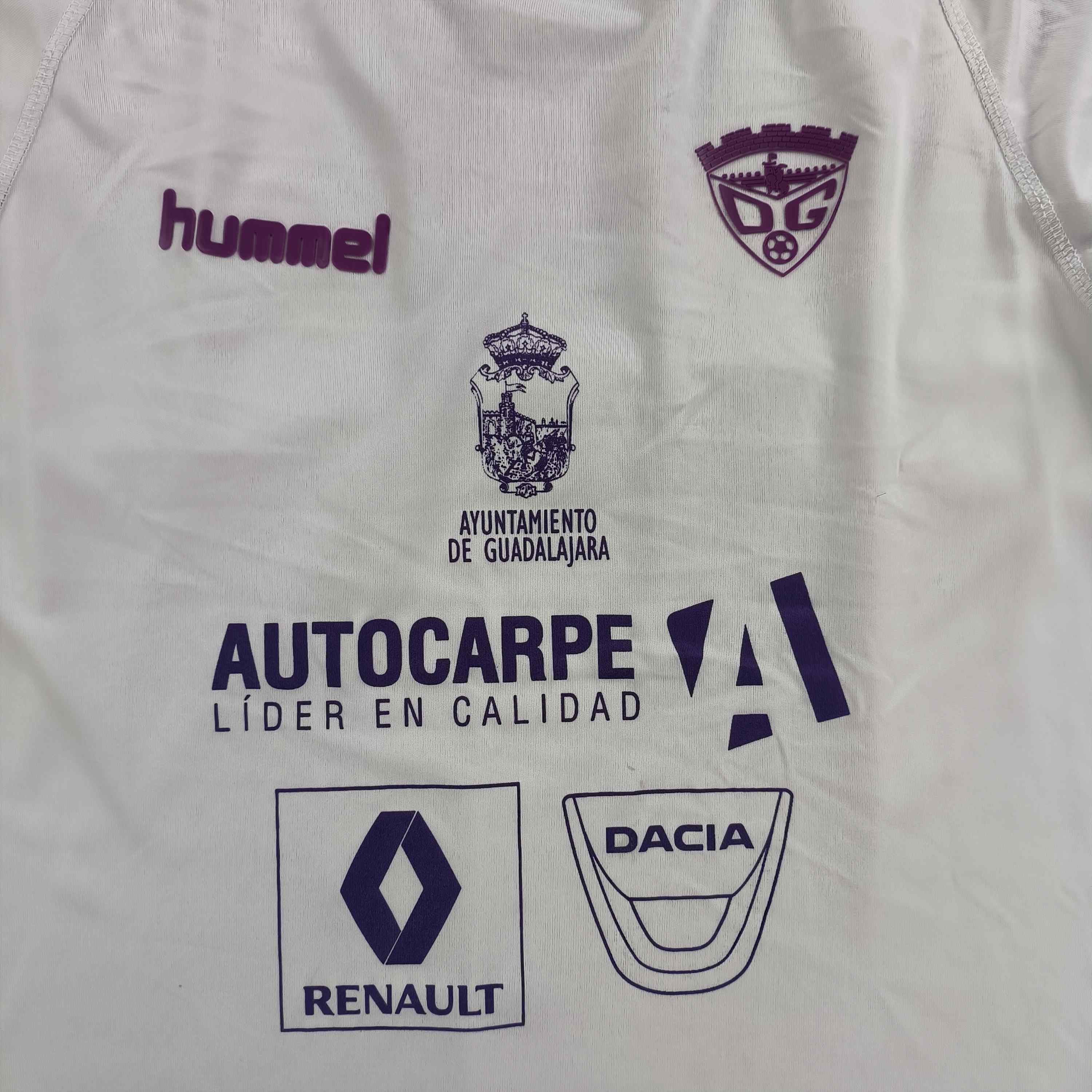 Hummel CD Guadalajara 21-22 Hummel training football jersey size S Size US S / EU 44-46 / 1 - 3 Thumbnail