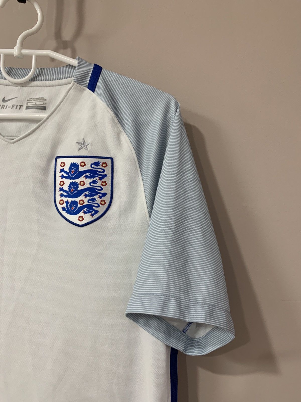 Nike England 2016 Home Football Shirt Nike Soocer Jersey Size S Size US S / EU 44-46 / 1 - 3 Thumbnail