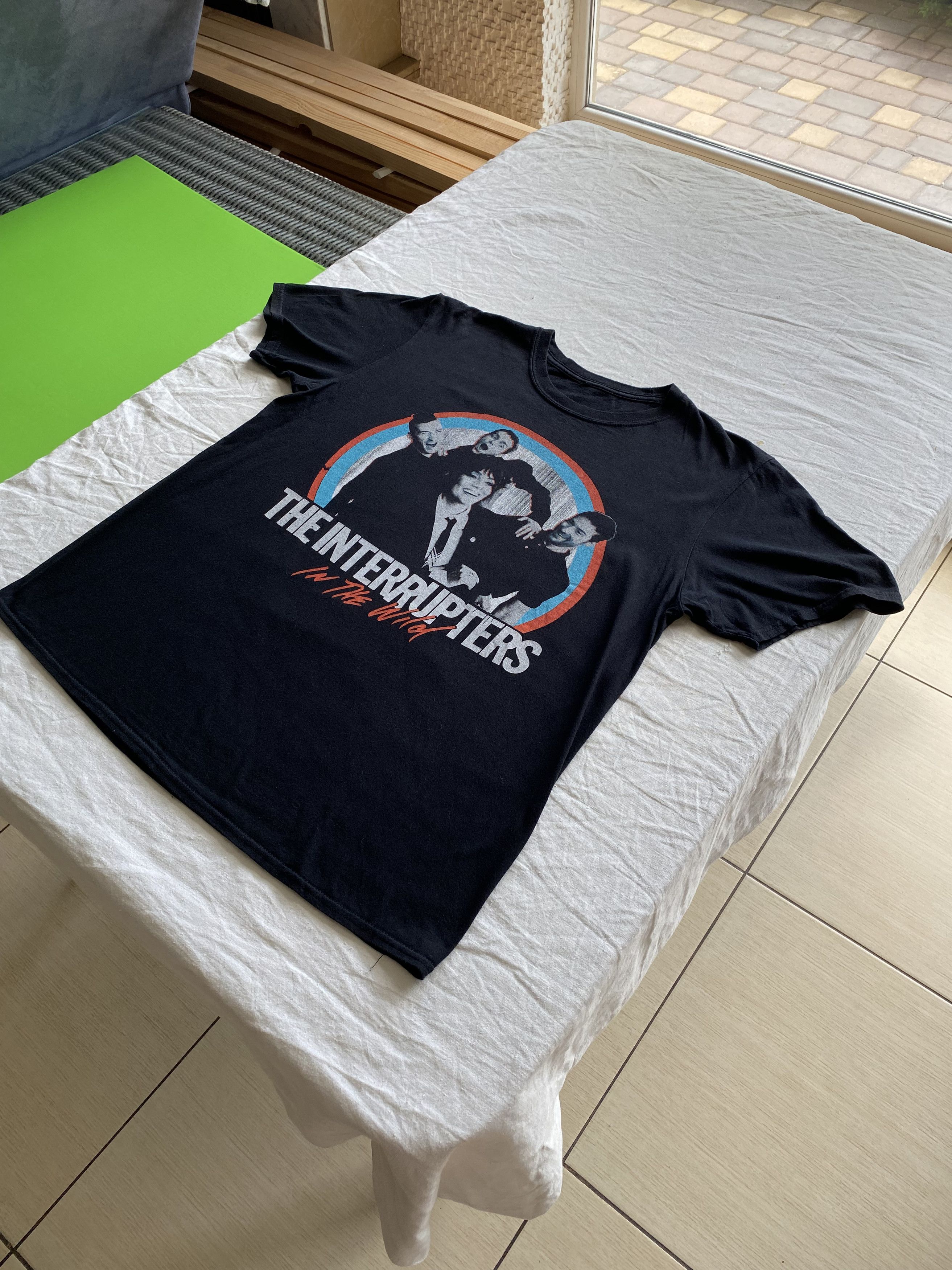 Band Tees Vintage 2000s The Interrupters In The World Band T-shirt Size US L / EU 52-54 / 3 - 13 Thumbnail
