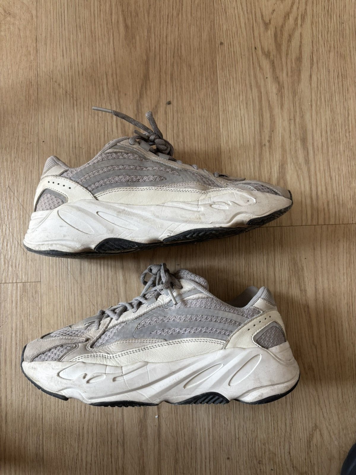 Yeezy Yeezy 700 V2 Static Size US 8.5 / EU 41-42 - 1 Thumbnail
