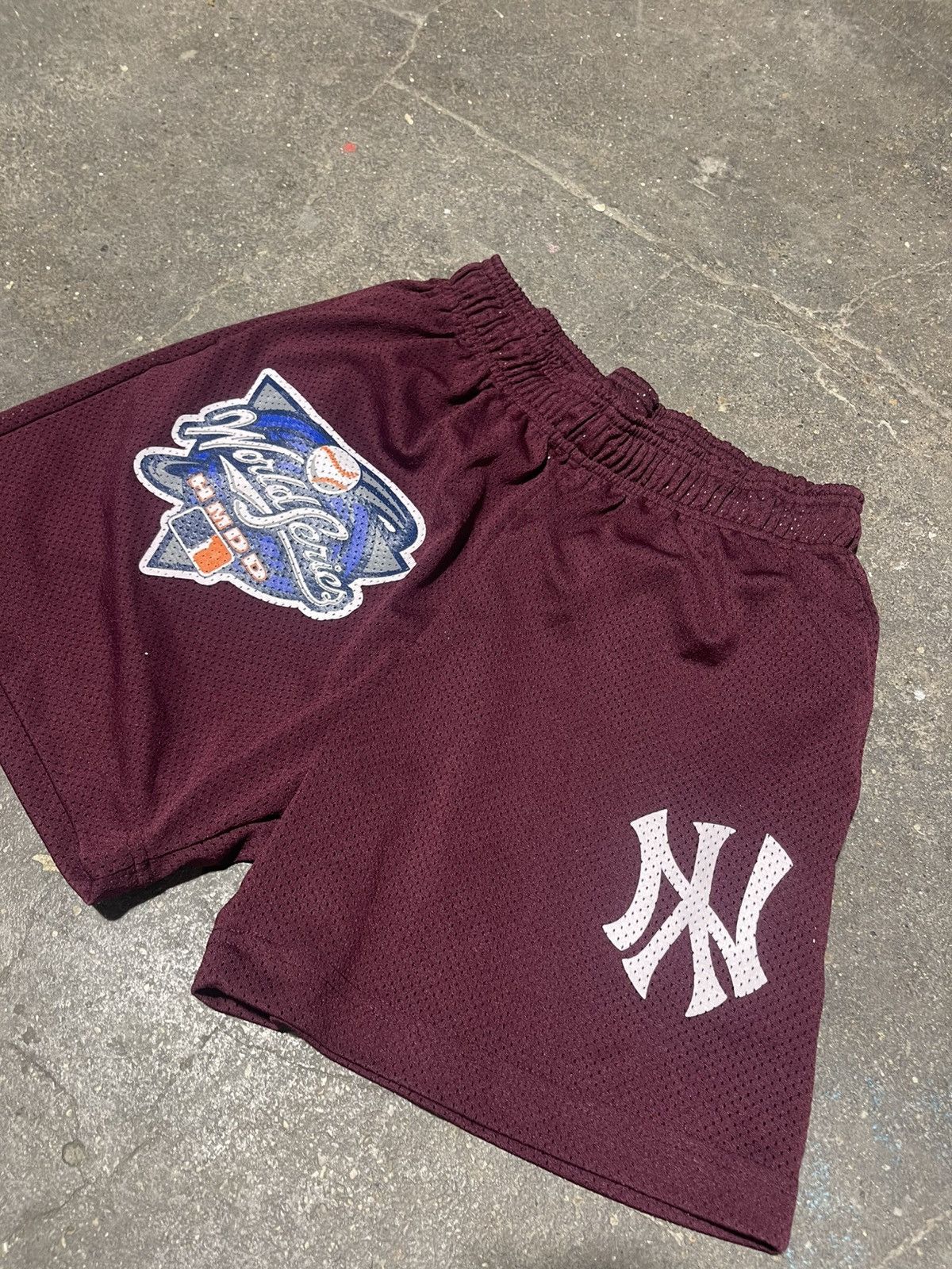HMDD HMDD World Series New York Yankees Maroon Shorts Size US 32 / EU 48 - 2 Thumbnail