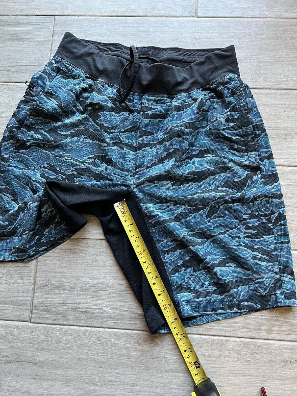 Designer Lululemon THE Short Estimated M Athletic Blue Camo Size US 32 / EU 48 - 3 Thumbnail