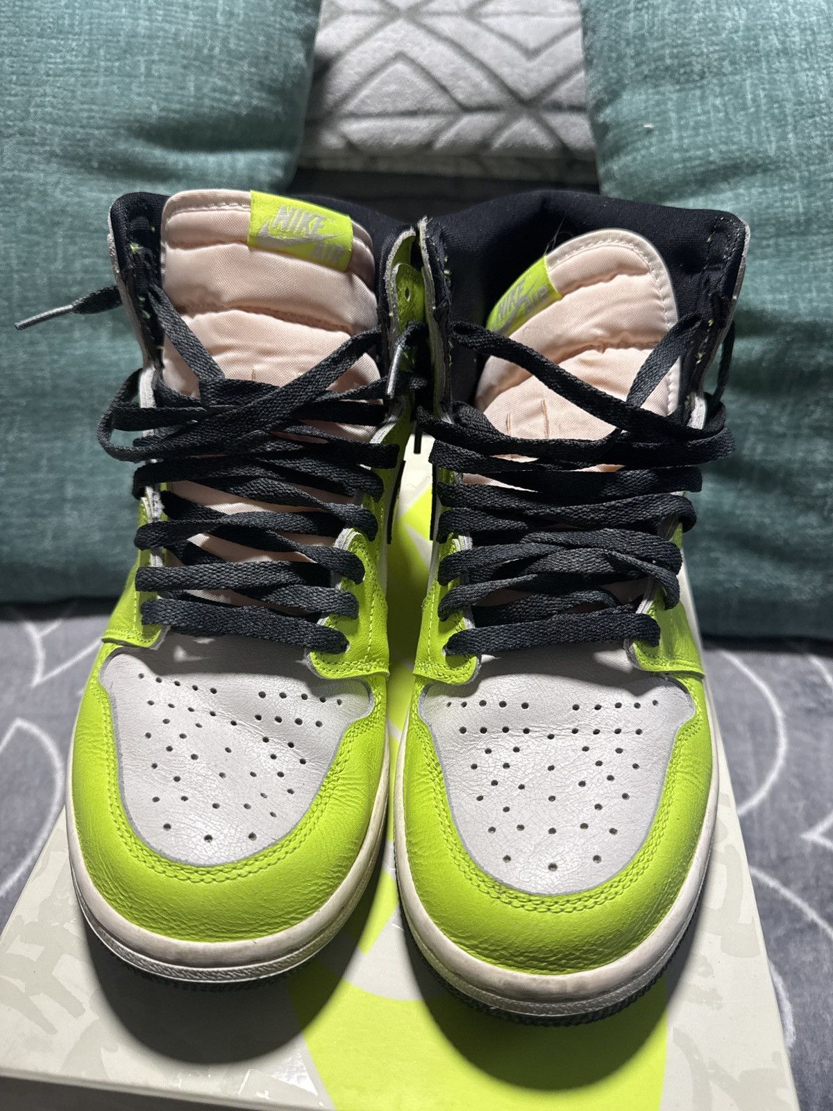 Jordan Brand Jordan Retro 1 HI OG “Visionaries” Size US 9.5 / EU 42-43 - 6 Thumbnail