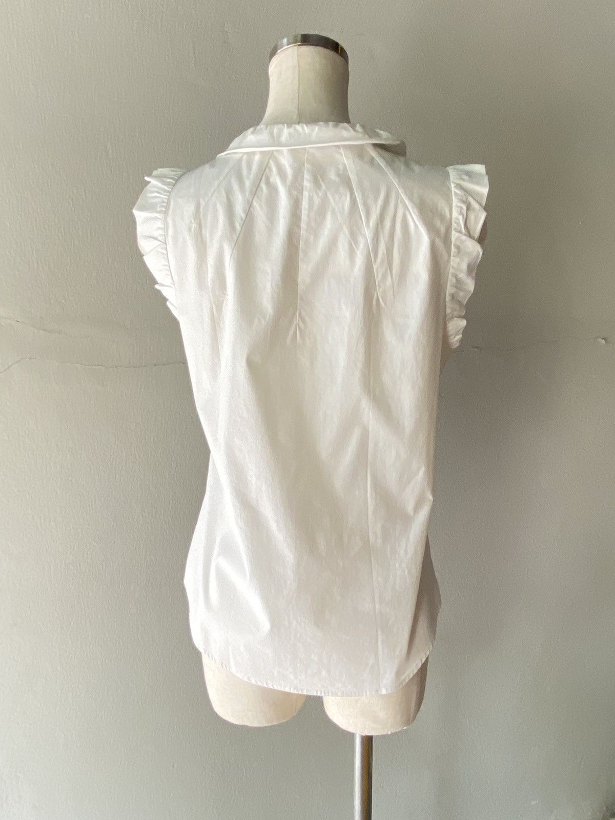 Moschino Moschino White Sleeveless Top with Ruffle Details Size S / US 4 / IT 40 - 2 Thumbnail