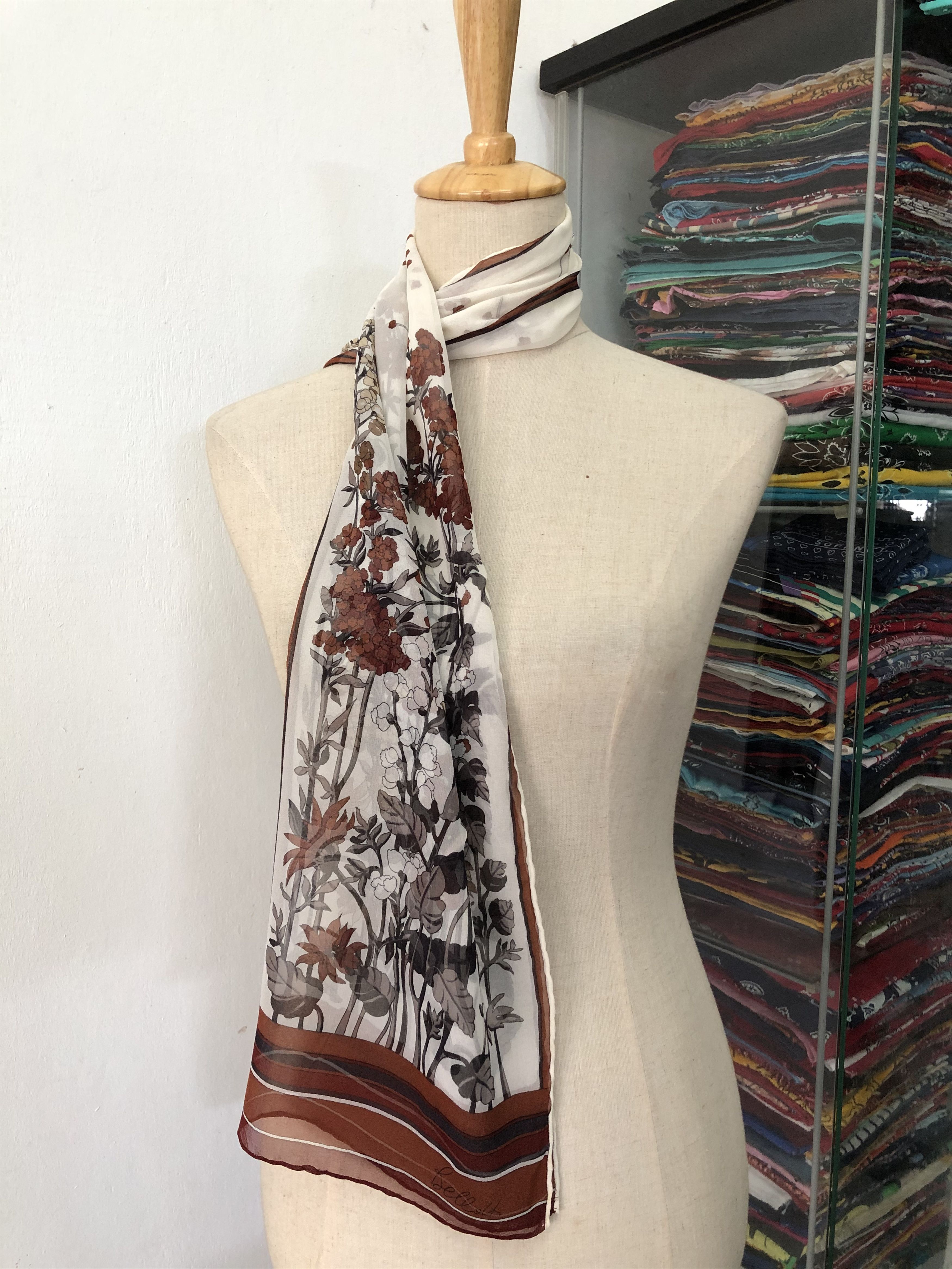 Vintage Vintage Silk Scarf Size ONE SIZE - 1 Thumbnail