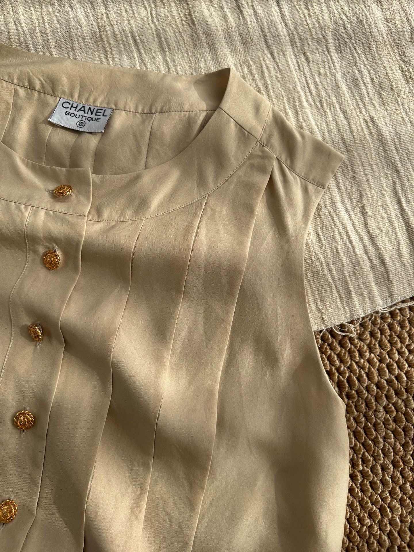 Chanel CHANEL Vintage Camellia Gold Paneled Blouse Women Beige Size M / US 6-8 / IT 42-44 - 5 Thumbnail