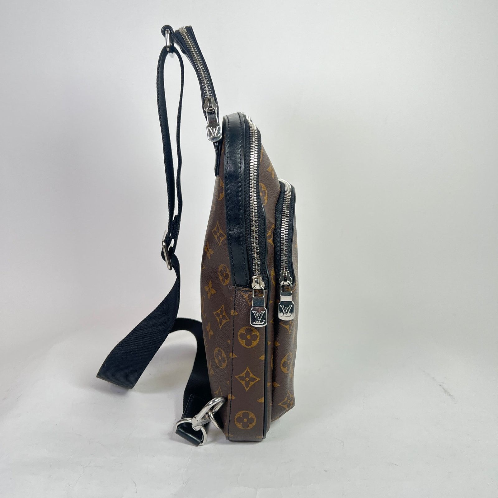 Louis Vuitton Louis Vuitton Monogram Avenue Sling Bag Size ONE SIZE - 3 Thumbnail