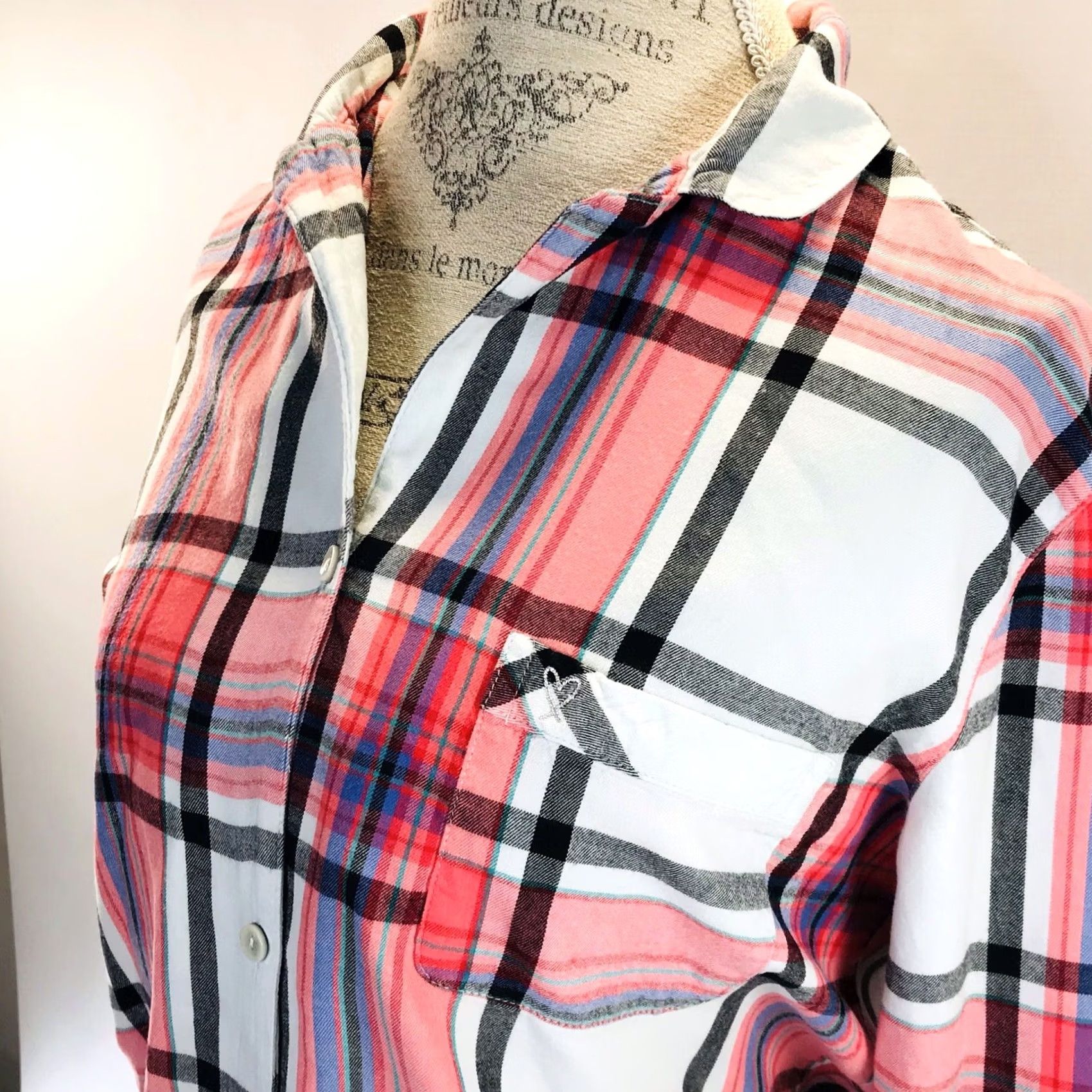 Victoria's Secret VS Pink Shirt Petite Small Plaid Long Sleeve Button Down Heart Embroidered Size S / US 4 / IT 40 - 2 Thumbnail
