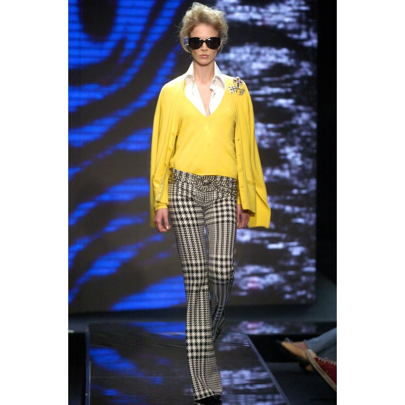 Versace Versace | Vintage Y2K Yellow Houndstooth Mini Skirt 2004 Size 25" / US 0 / IT 36 - 10 Thumbnail