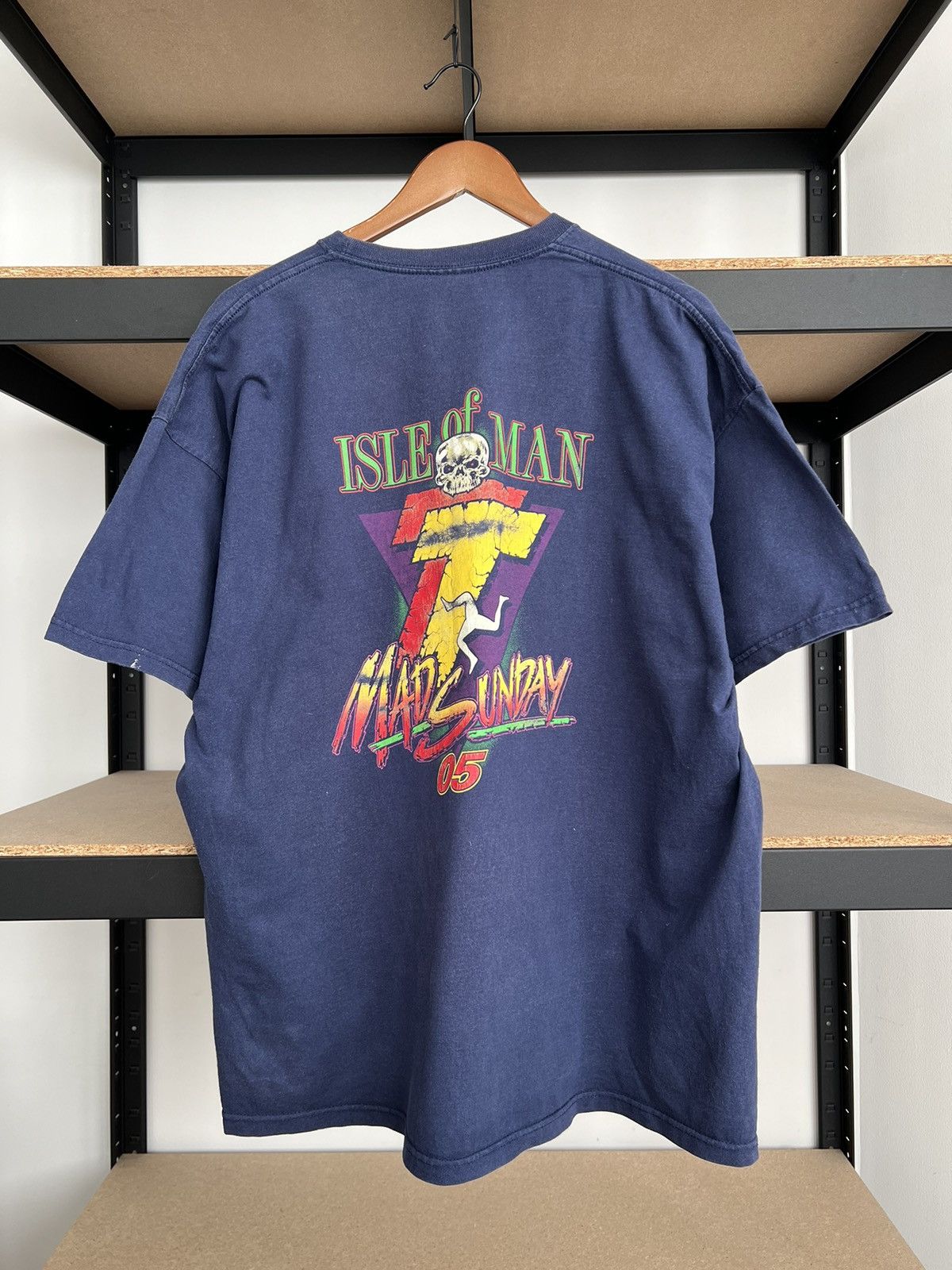 Vintage Vintage 2005 Isle of Man TT Mad Sunday Moto Racing T-shirt Size US XXL / EU 58 / 5 - 2 Thumbnail