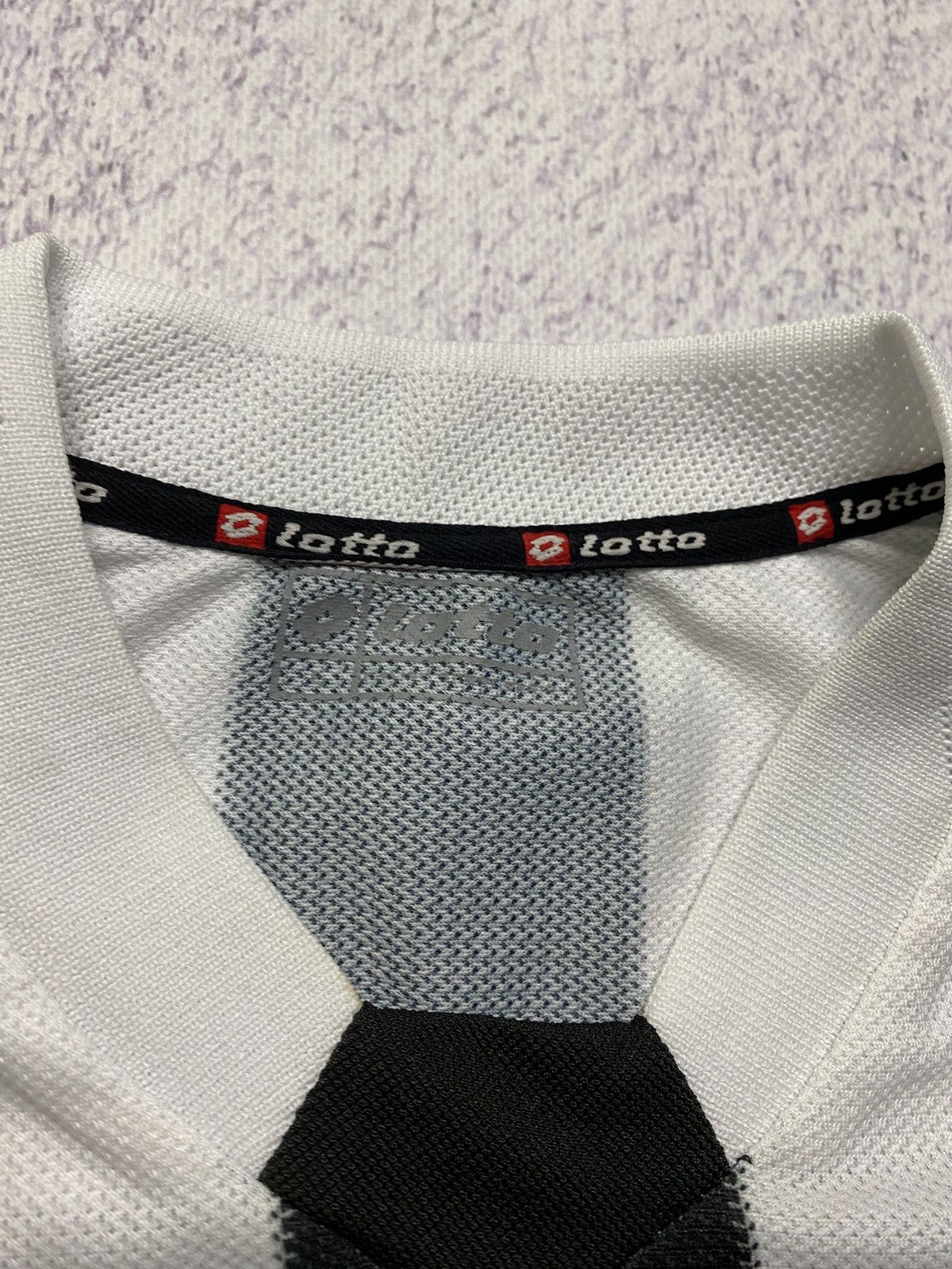 Lotto Sport × Vintage Vintage Lotto Juventus 2002/2003 Home Soccer Jersey Rare Size US L / EU 52-54 / 3 - 8 Thumbnail