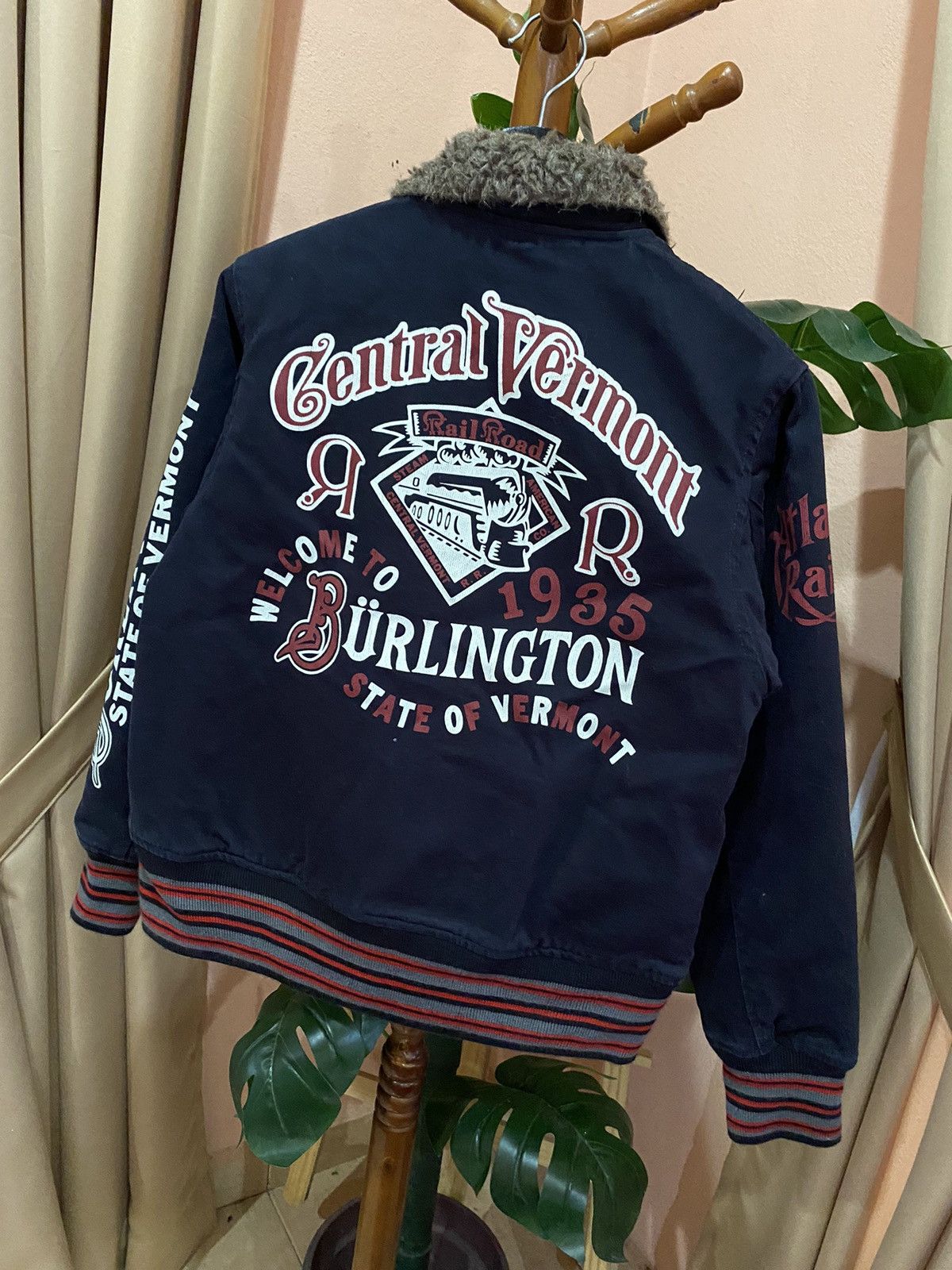 Other GROOVERS CENTRAL VERMONT RAILROAD FAUX FUR COLLAR BOMBER Size US M / EU 48-50 / 2 - 11 Thumbnail
