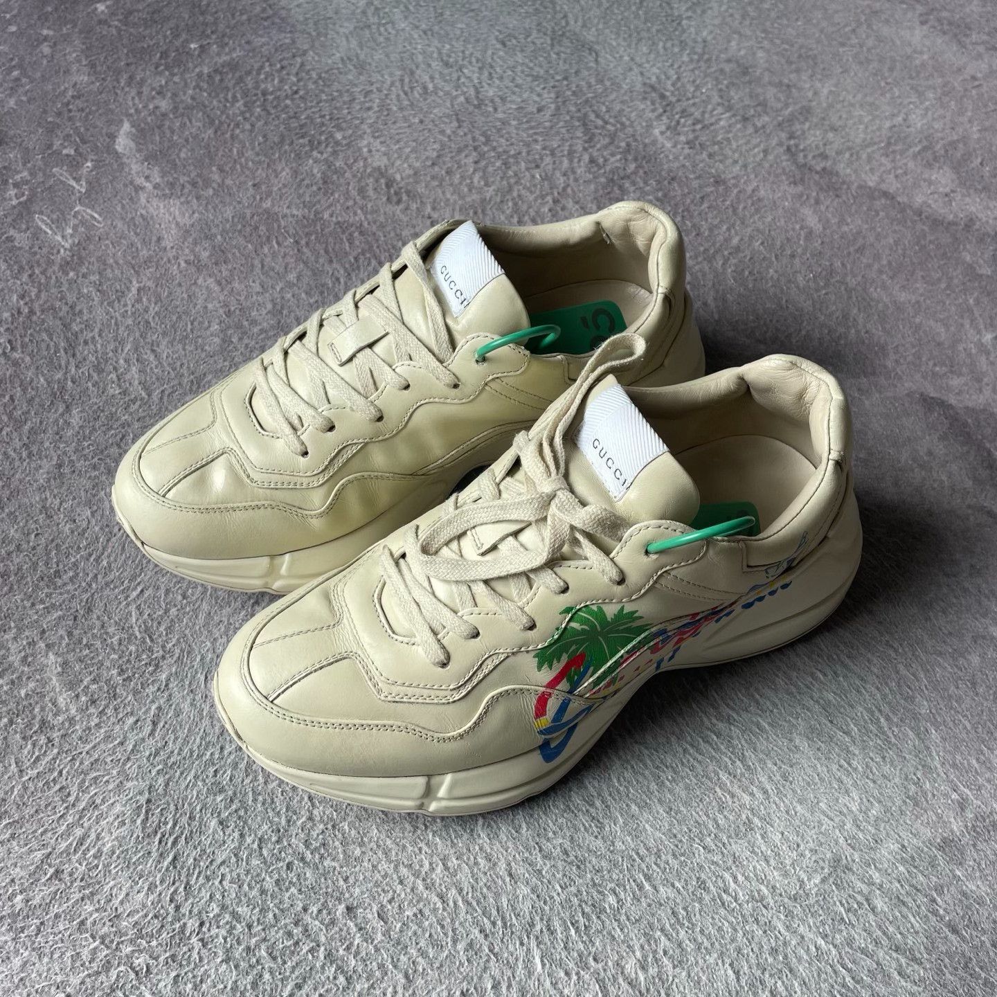 Gucci Gucci White Lowtop Sneakers L Men Size US 10 / EU 43 - 1 Thumbnail