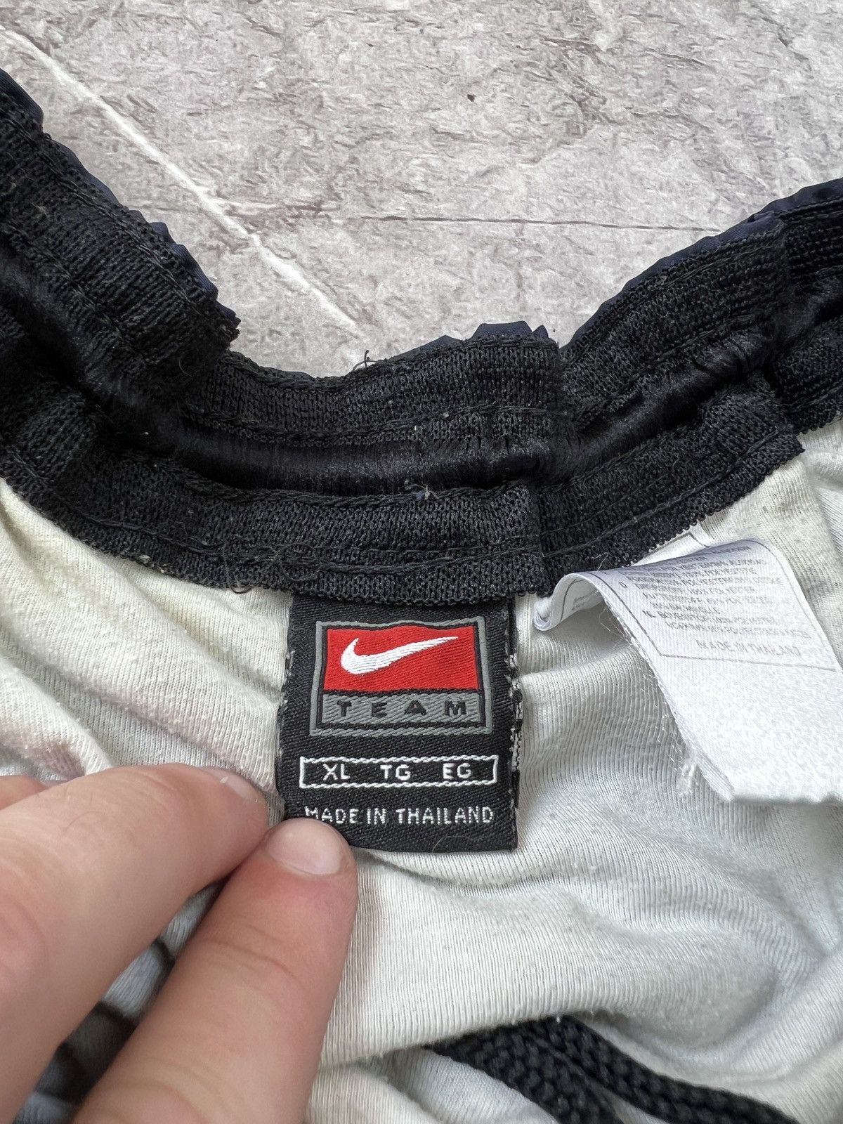 Nike Vintage Nike Fc Barcelona old school retro shorts Y2K Size US 36 / EU 52 - 6 Thumbnail
