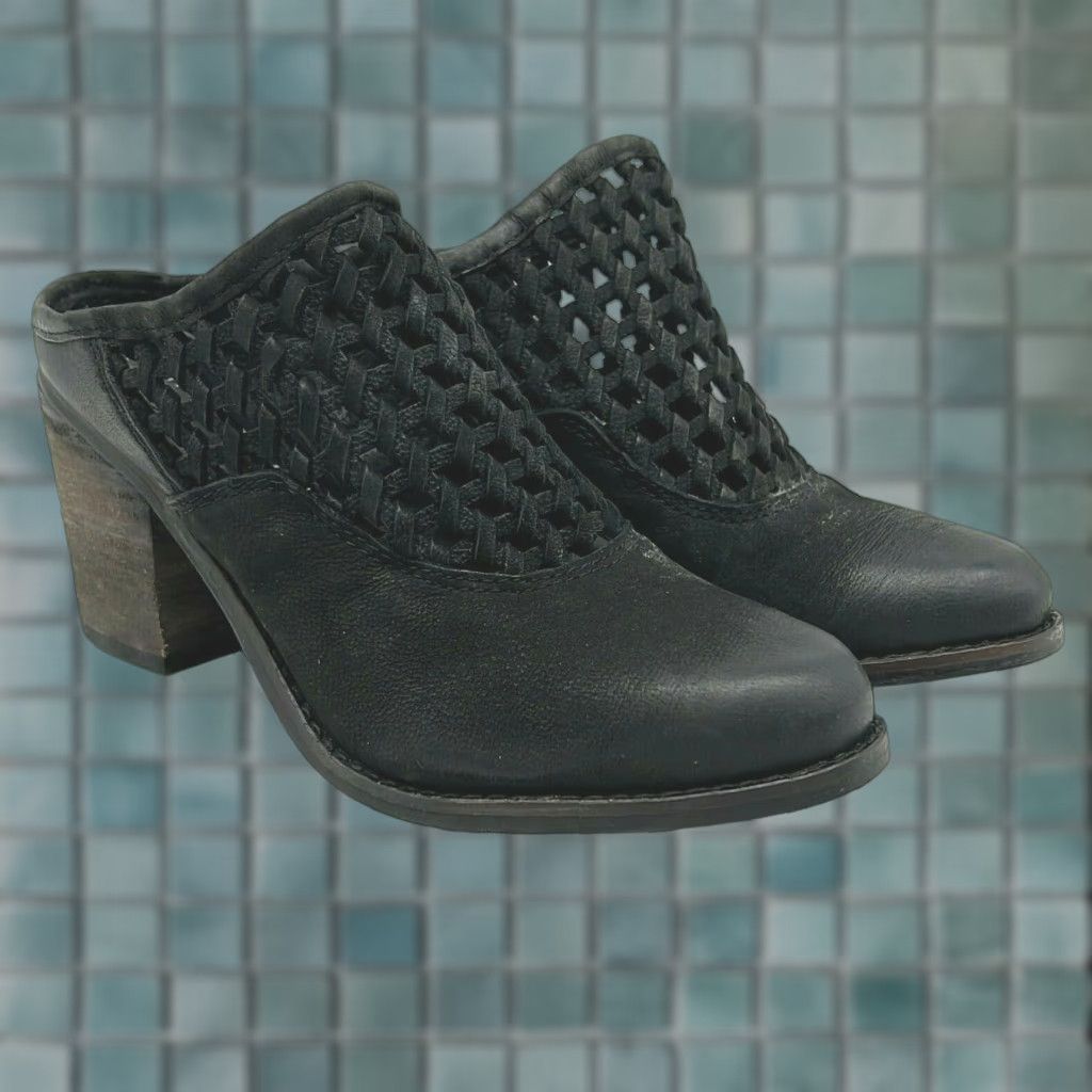 Vintage VINTAGE Very Volatile Los Angeles Women's Leather Block Heel Sandal Size 6 Black Party Size US 6 / IT 36 - 1 Thumbnail