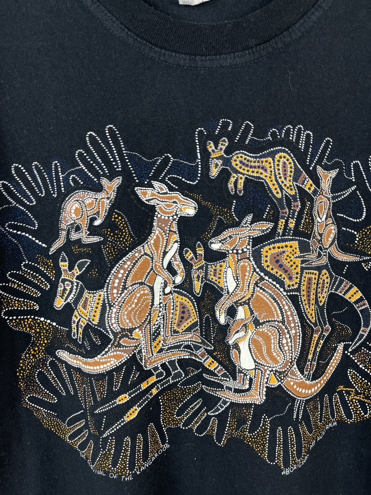 Vintage Authentic Aboriginal Art Kangaroos Survive Australia tee Size US M / EU 48-50 / 2 - 2 Thumbnail
