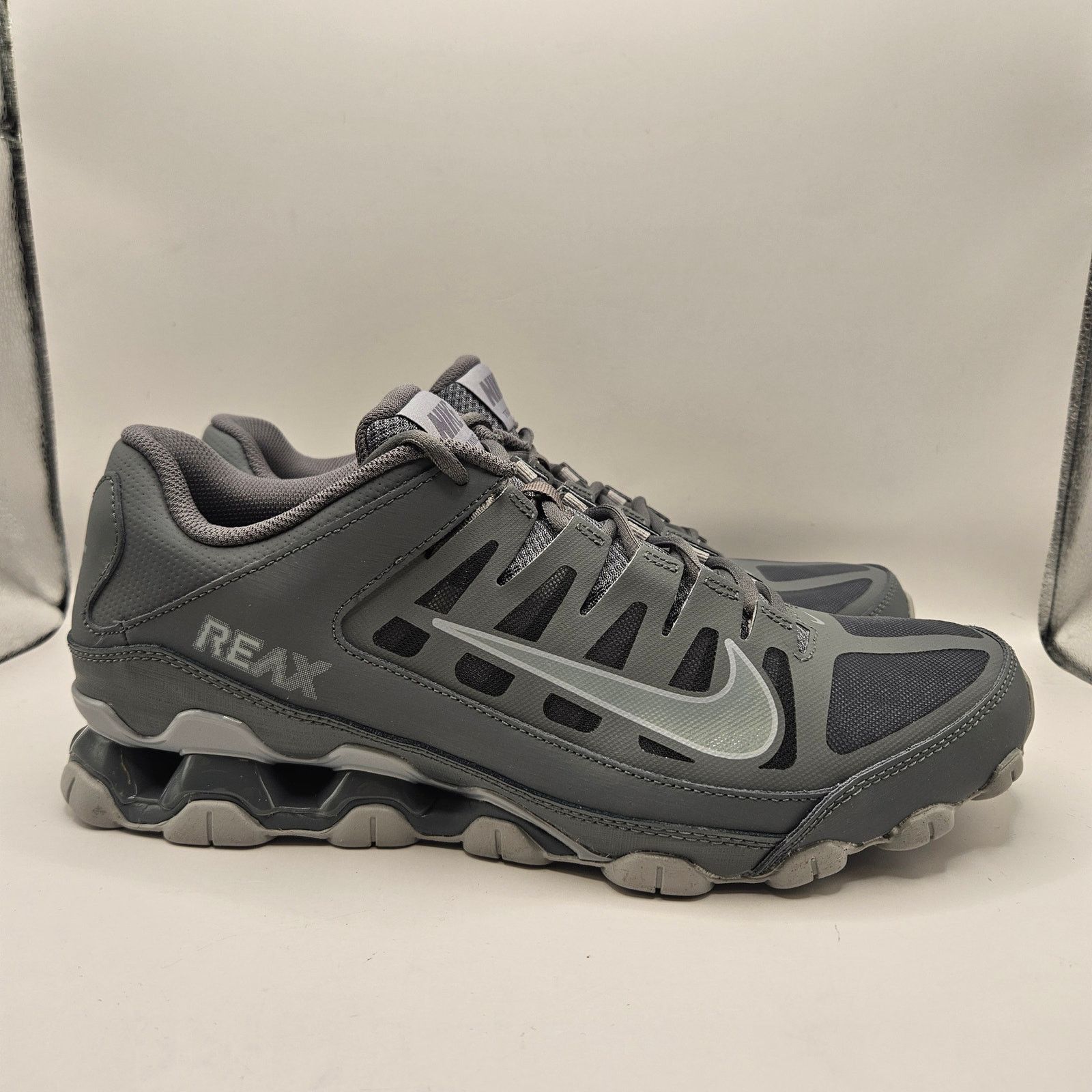 Nike NIKE MEN'S 11 REAX 8 TR COOL GREY PLATINUM NWOB 621716-010 Size US 11 / EU 44 - 4 Thumbnail