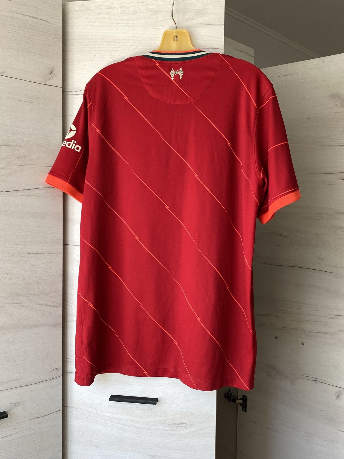 Nike Liverpool FC Nike Home Jersey Size L 2021/22 Size US L / EU 52-54 / 3 - 5 Thumbnail