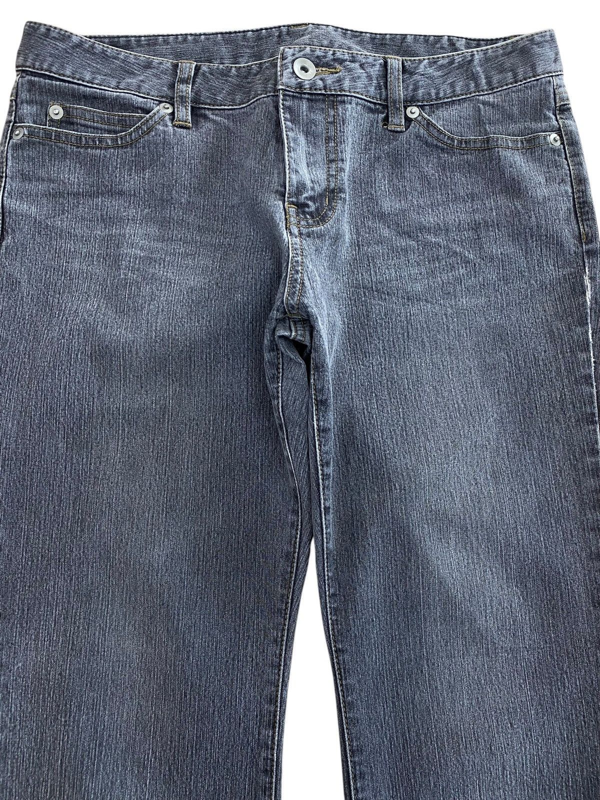 Uniqlo Uniqlo High-Rise Style Flare Jeans Size US 30 / EU 46 - 2 Thumbnail