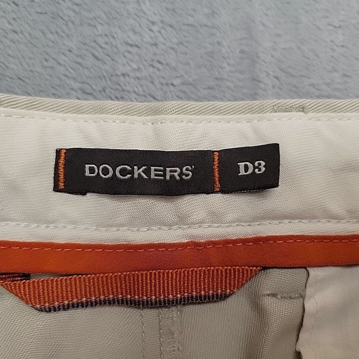 Dockers VINTAGE Dockers Pants Mens 36x30 Beige Twill Chino Pleated Cuffed 100% Cotton Y2K Men Pants Brown Solid Pockets Casual Mens Size US 36 / EU 52 - 4 Thumbnail