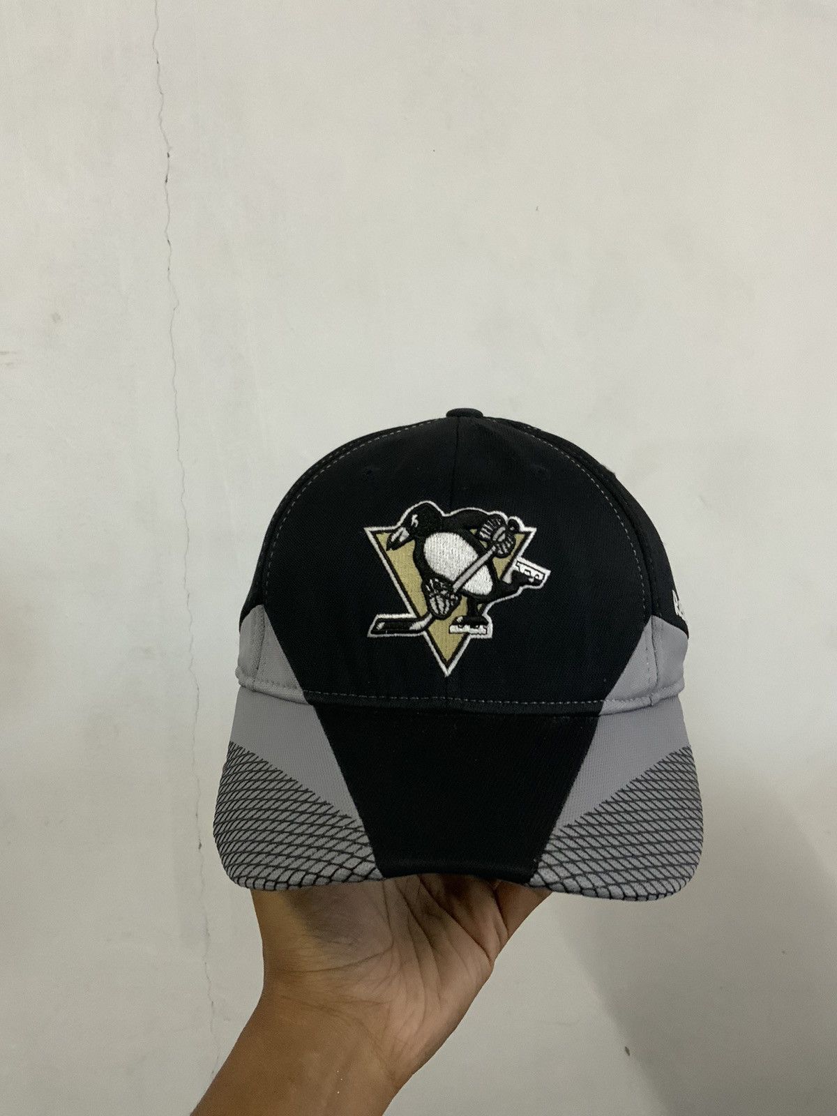 Reebok Reebok NHL Center Ice Fitted Hat Size ONE SIZE - 5 Thumbnail