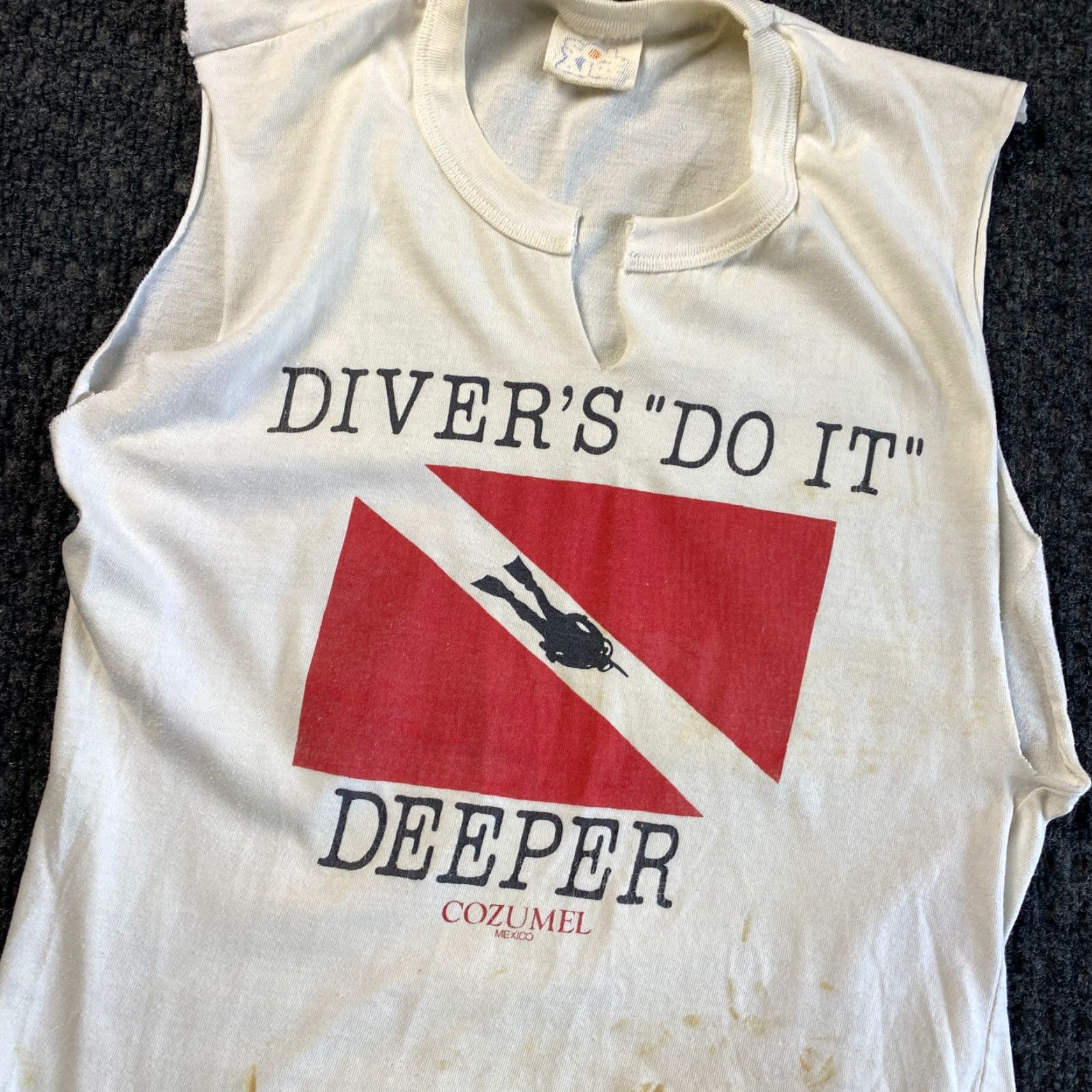 Vintage VINTAGE Diver’s Do It Deeper Cozumel Mexico T Shirt Custom Sleeveless M White Size US M / EU 48-50 / 2 - 2 Thumbnail