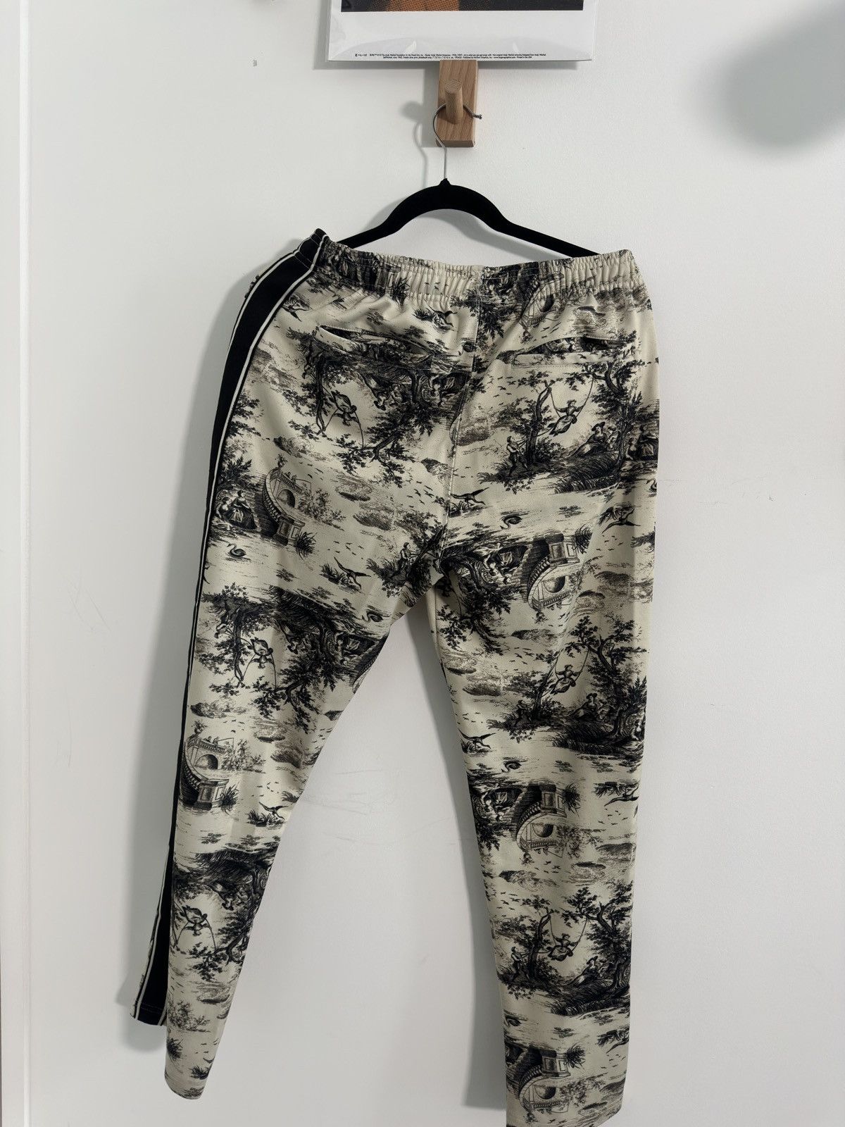 Urban Outfitters Urban outfitters sweatpants Size US 32 / EU 48 - 1 Thumbnail