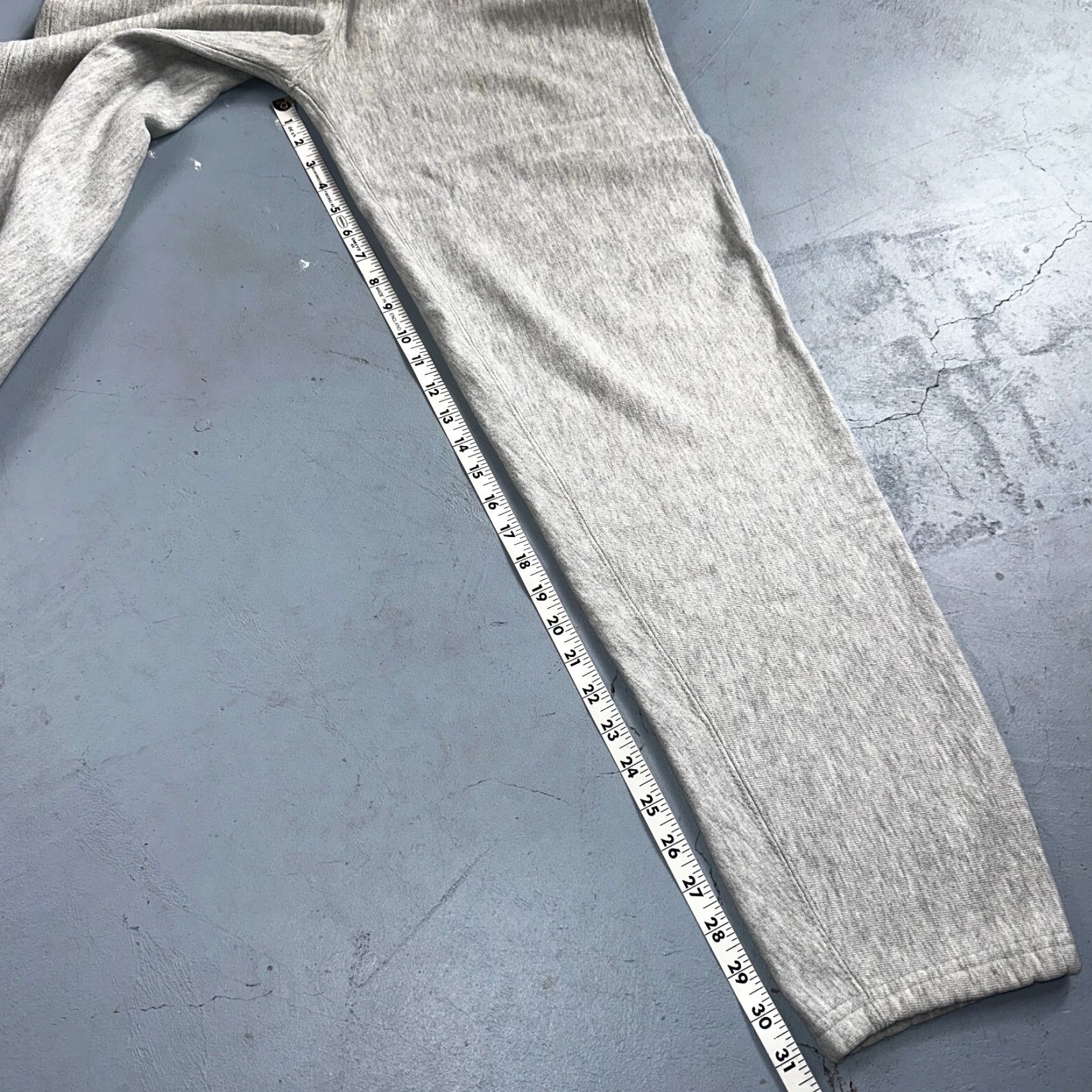 Champion VINTAGE Champion Sweatpants Reverse Weave 1990s Gray Men L Pants Jogger Basic Reversible 90s Size US L / EU 52-54 / 3 - 5 Thumbnail