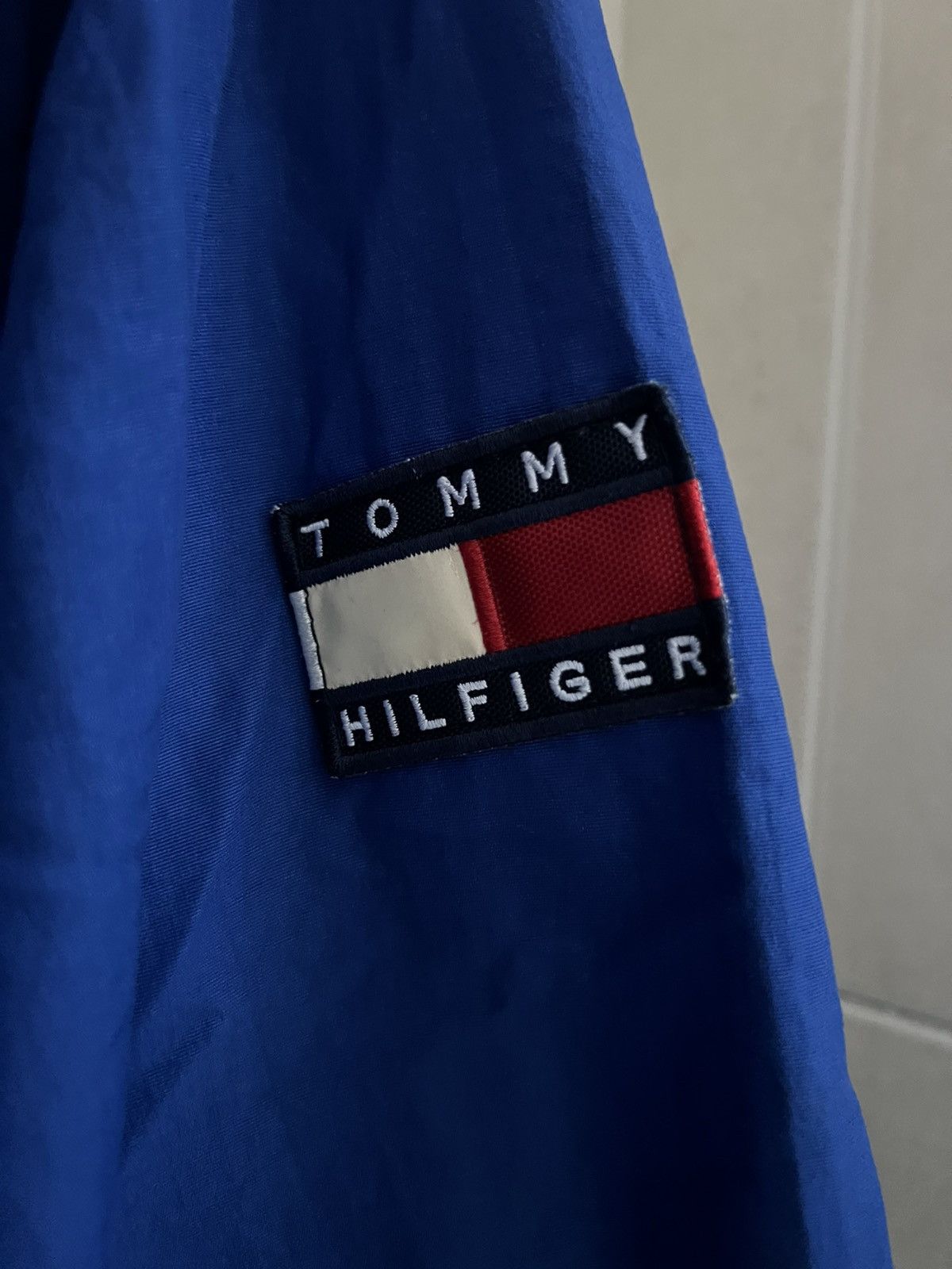 Tommy Hilfiger VINTAGE TOMMY HILFIGER NYLON WINDBREAKER BLUE JACKET Size US XL / EU 56 / 4 - 4 Thumbnail