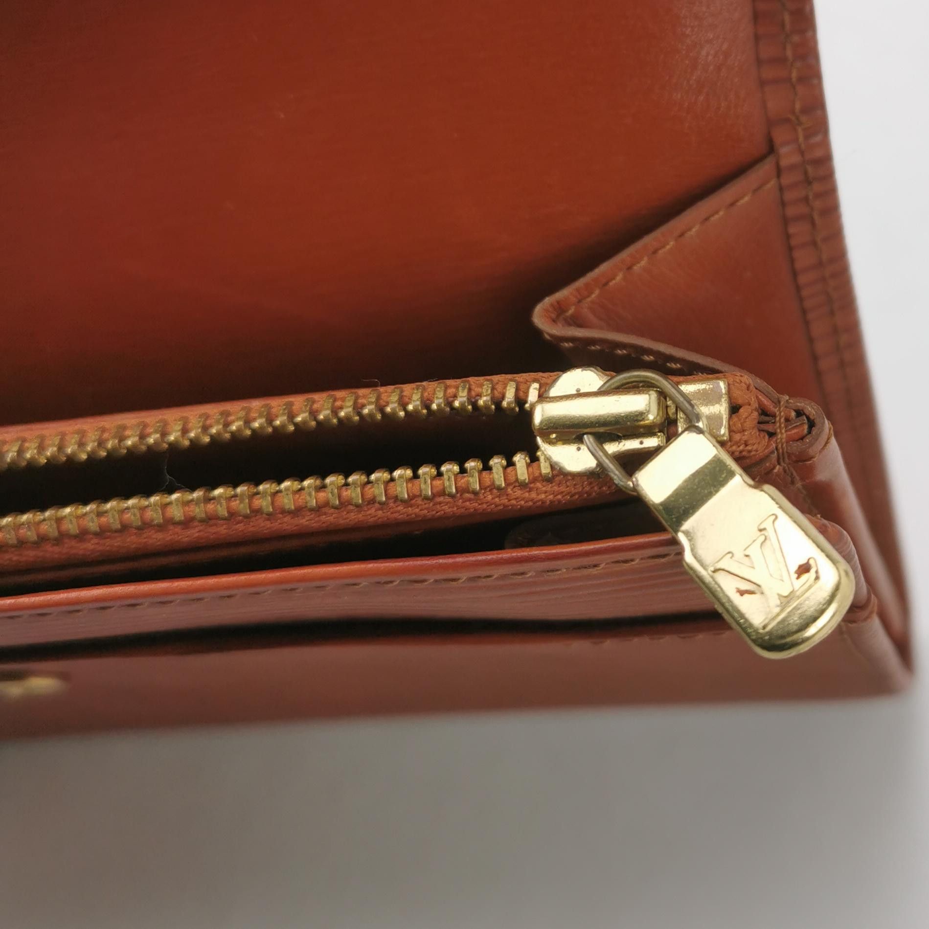 Louis Vuitton Louis Vuitton (LV) Cowhide Water Ripple Classic Temperament Size ONE SIZE - 2 Thumbnail