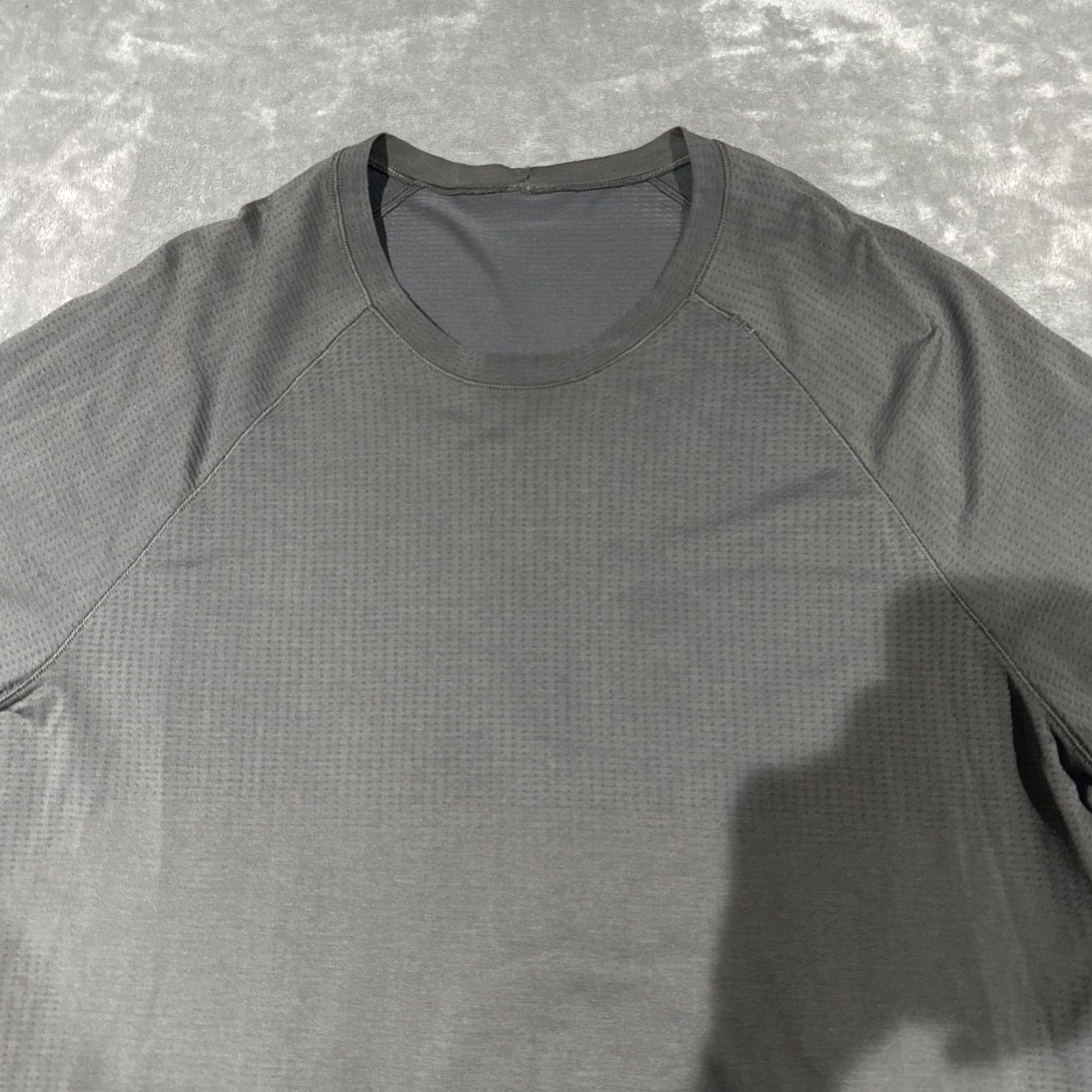Lululemon Lululemon Shirt Mens XXL Gray Metal Vent Tech Casual Gym Workout Logo Stretch Size US XXL / EU 58 / 5 - 2 Thumbnail