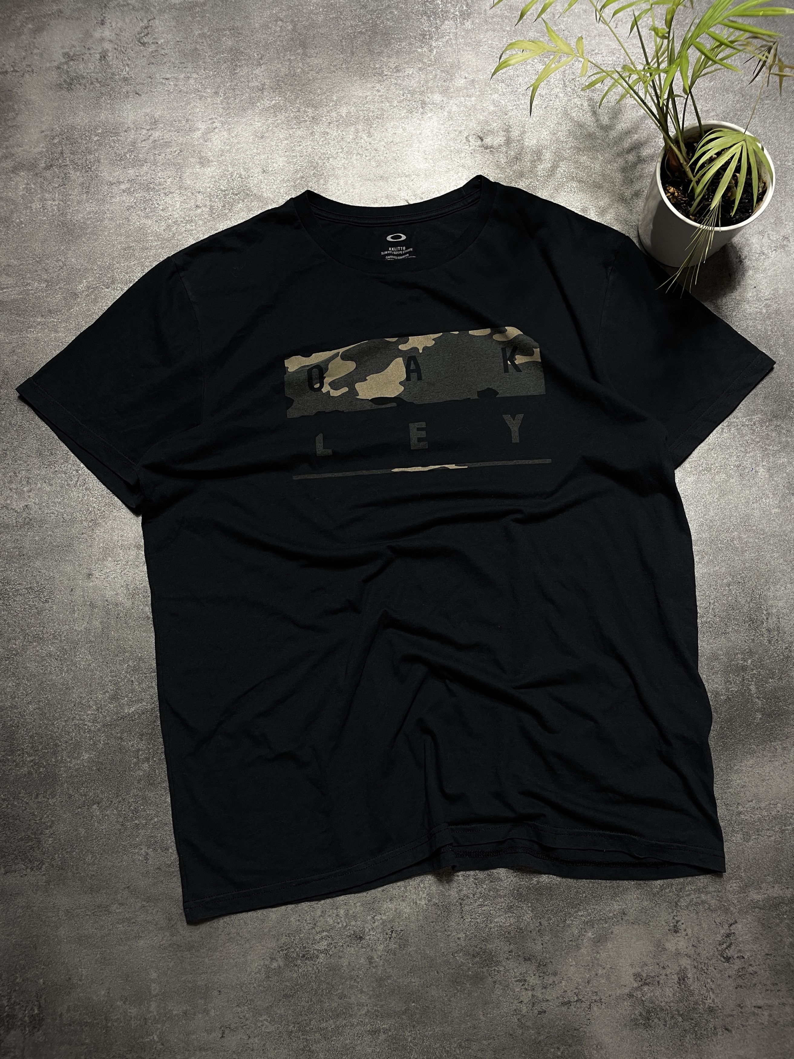 Oakley Oakley Camouflage T-Shirt Spellout Hype Streetwear Size US XXL / EU 58 / 5 - 1 Thumbnail